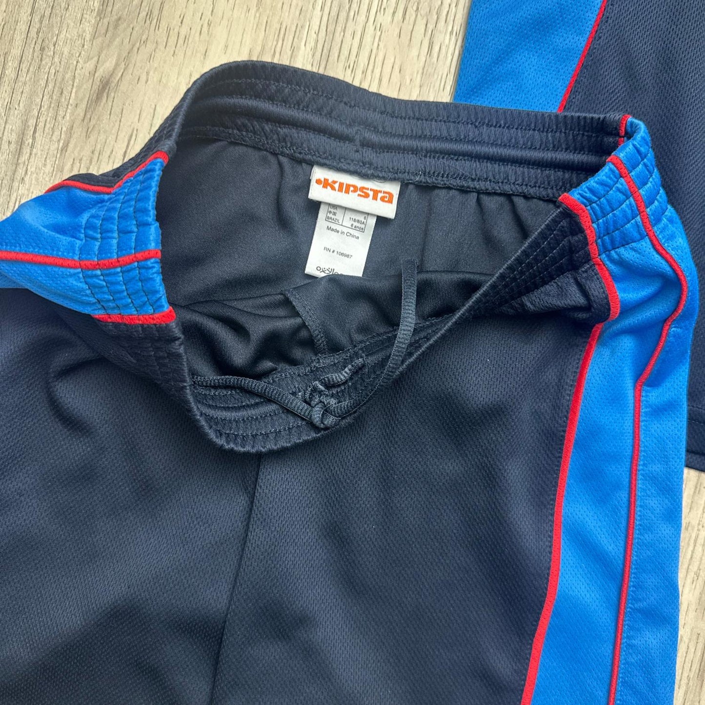 Tenue de sport  kipsta : 6 ans