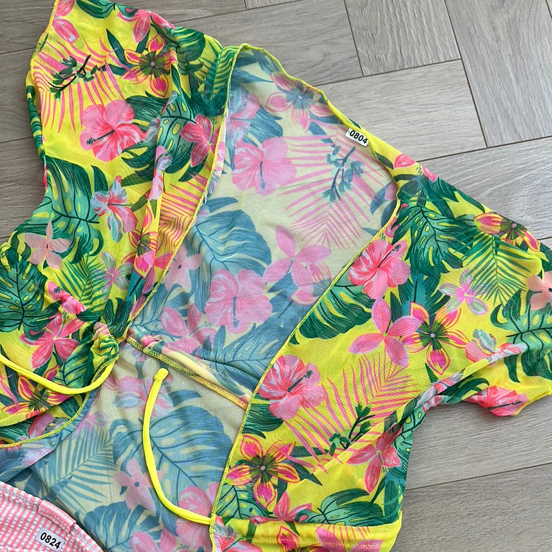 Lot, maillot de bain et paréo : 8 ans