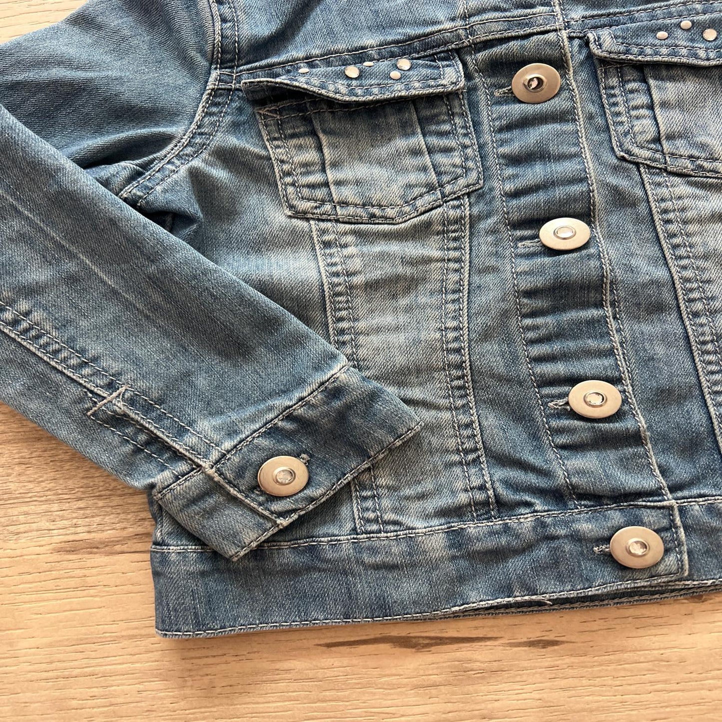 Veste jeans : 4 ans