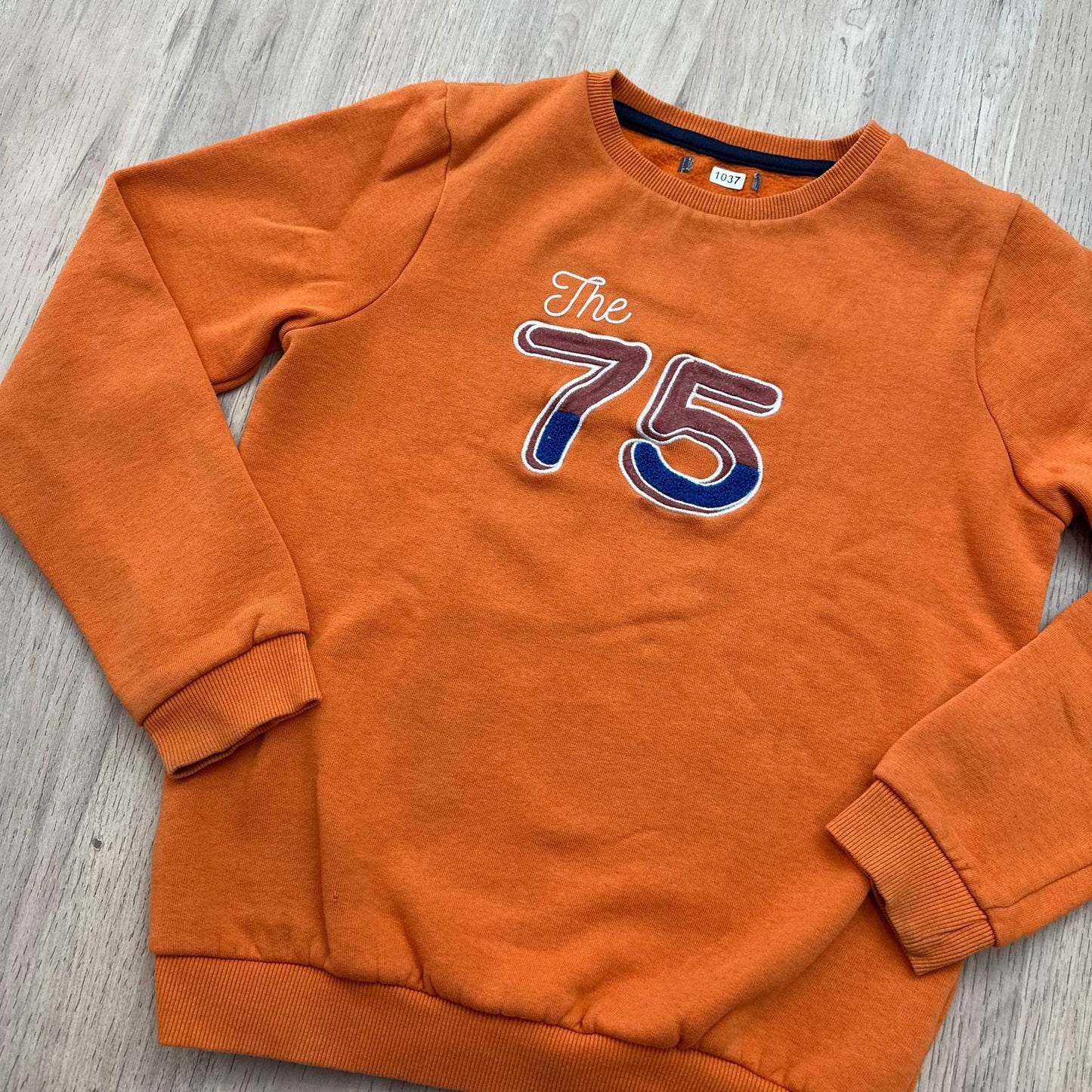 Pull orange : 14 ans