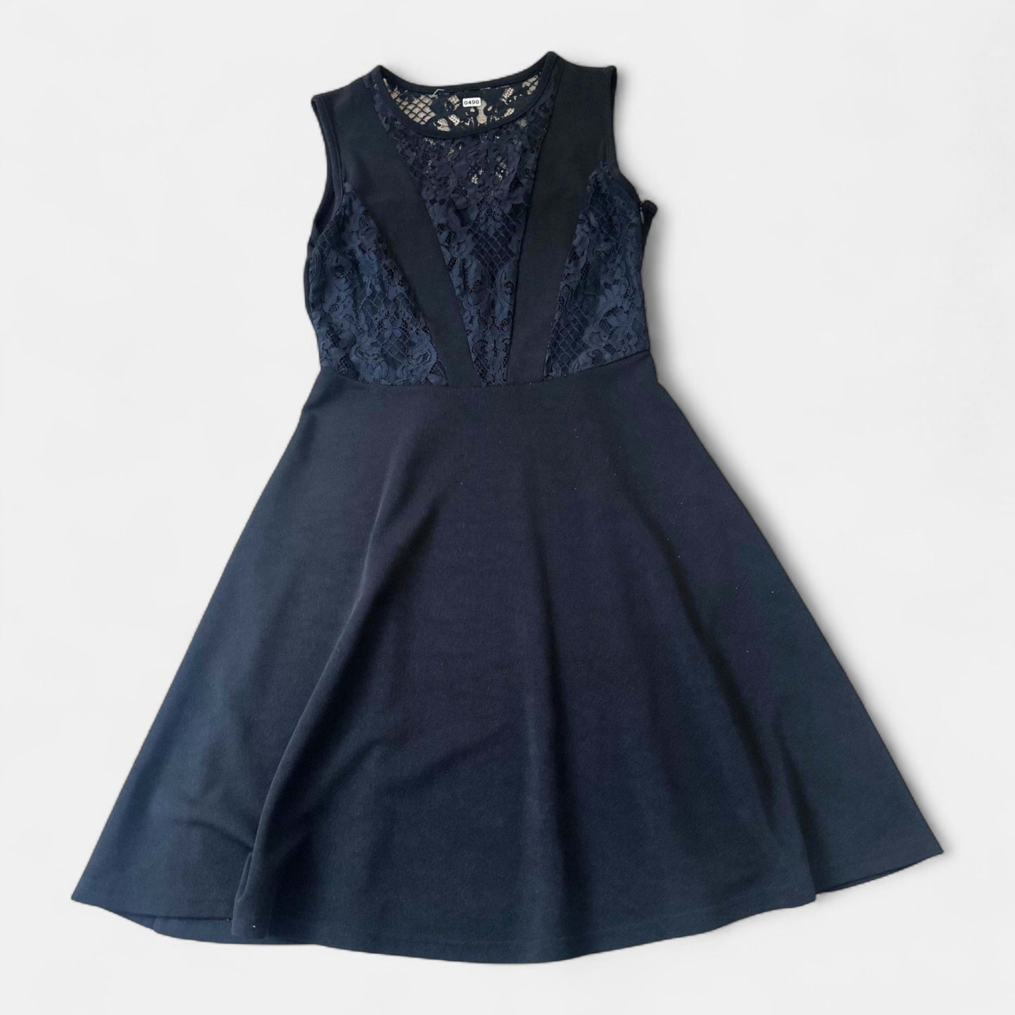 Robe noire : 16 ans