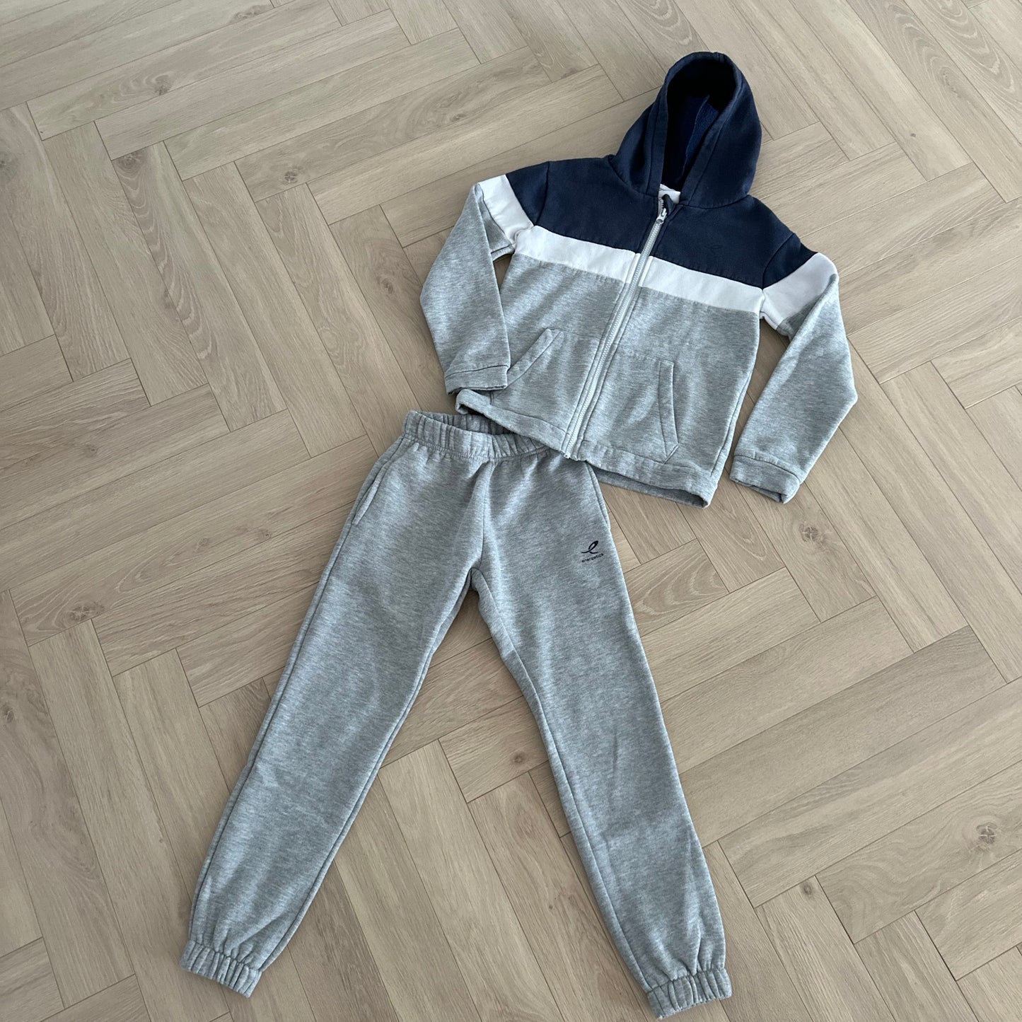 Tenue de sport energetics : 10 ans