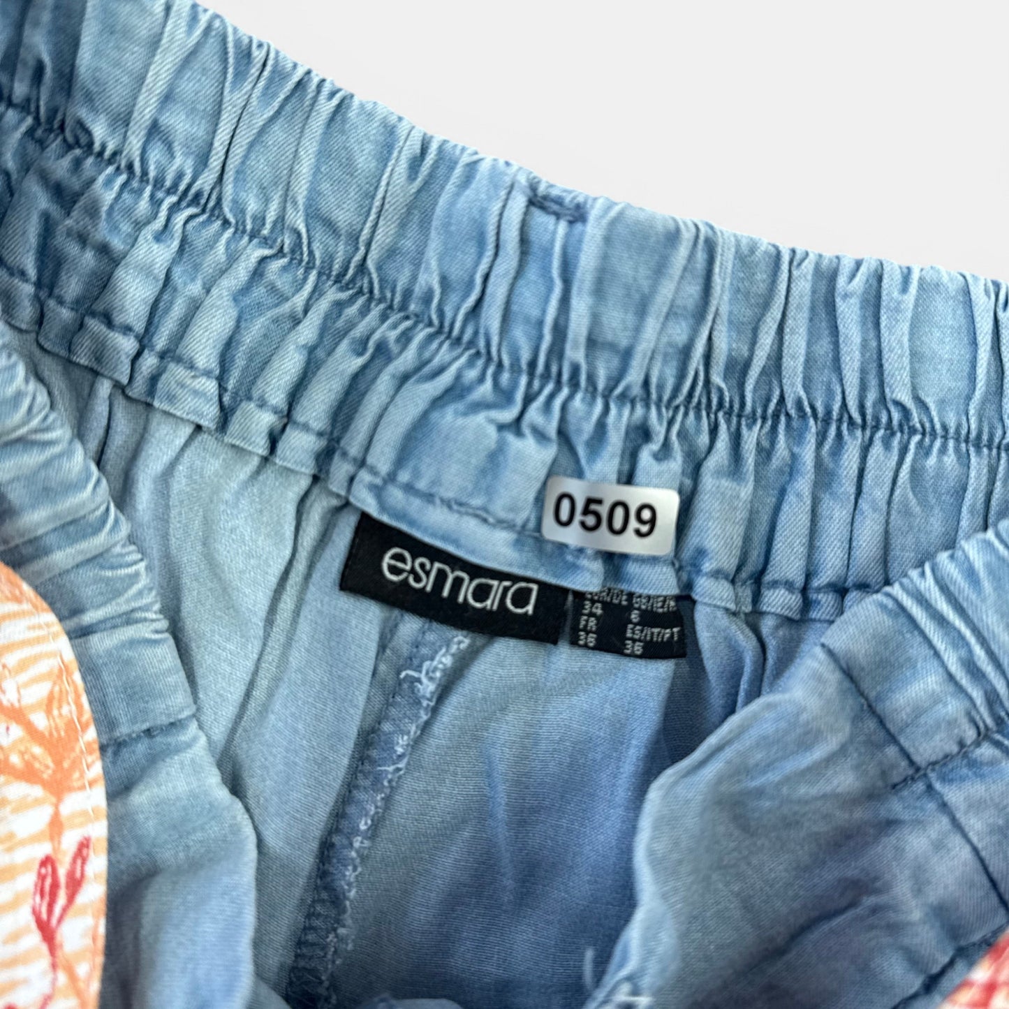 Short Esmara : 16 ans