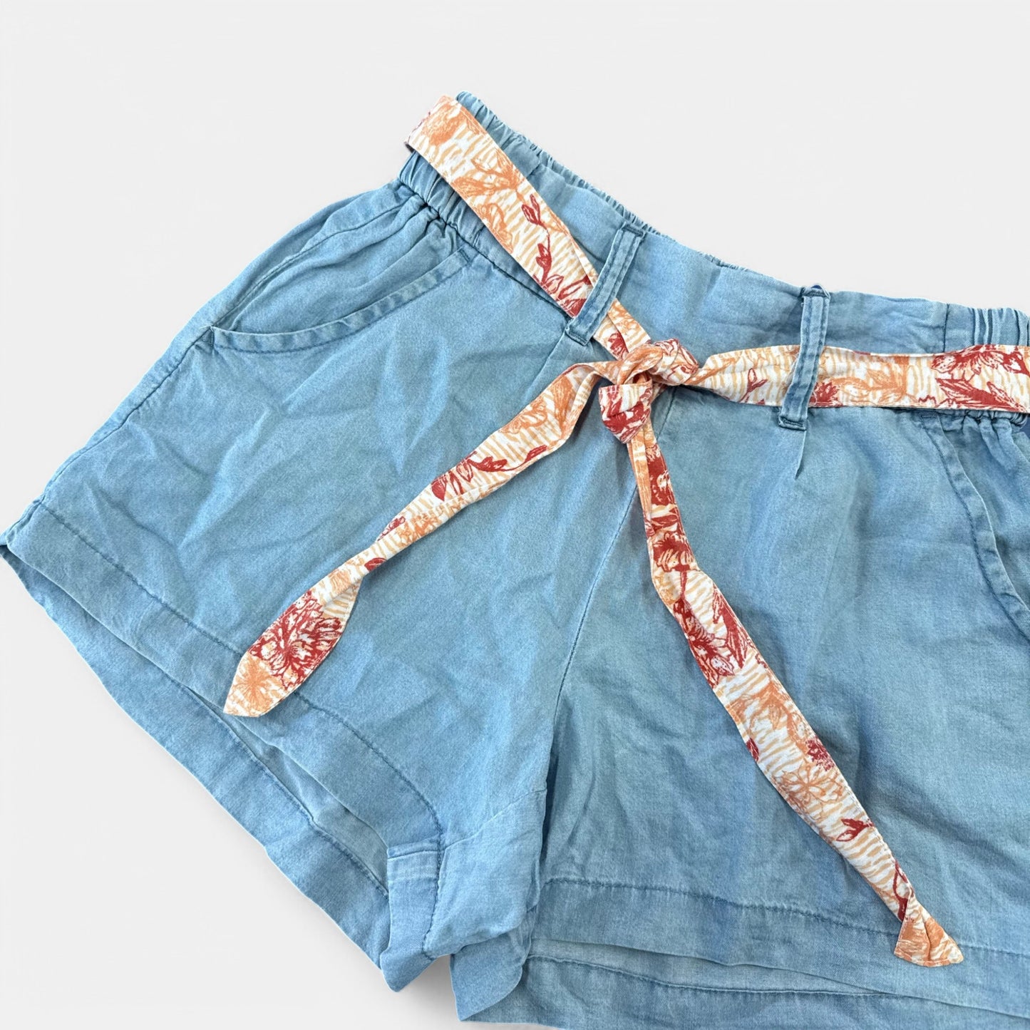 Short Esmara : 16 ans