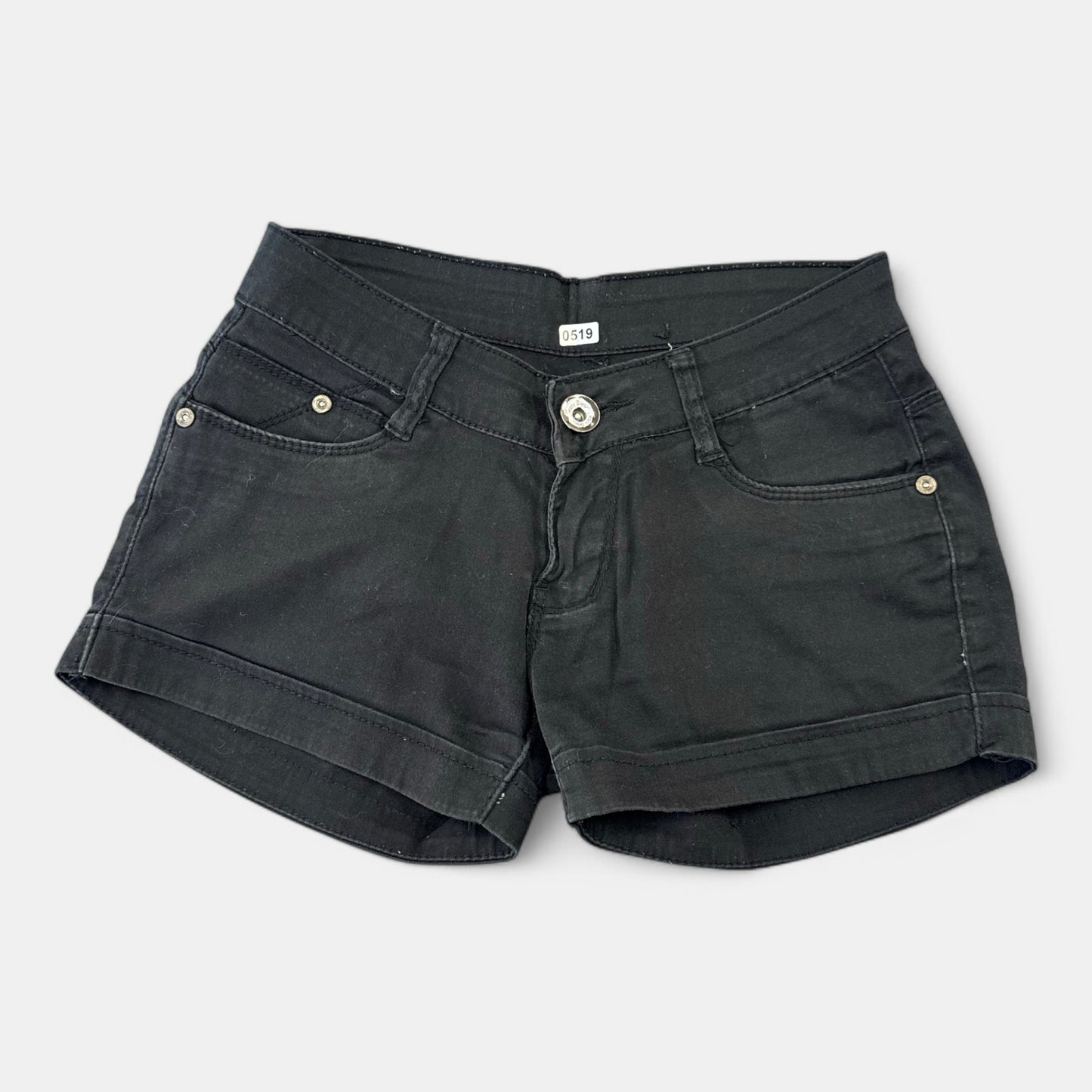 Short noir : 16 ans