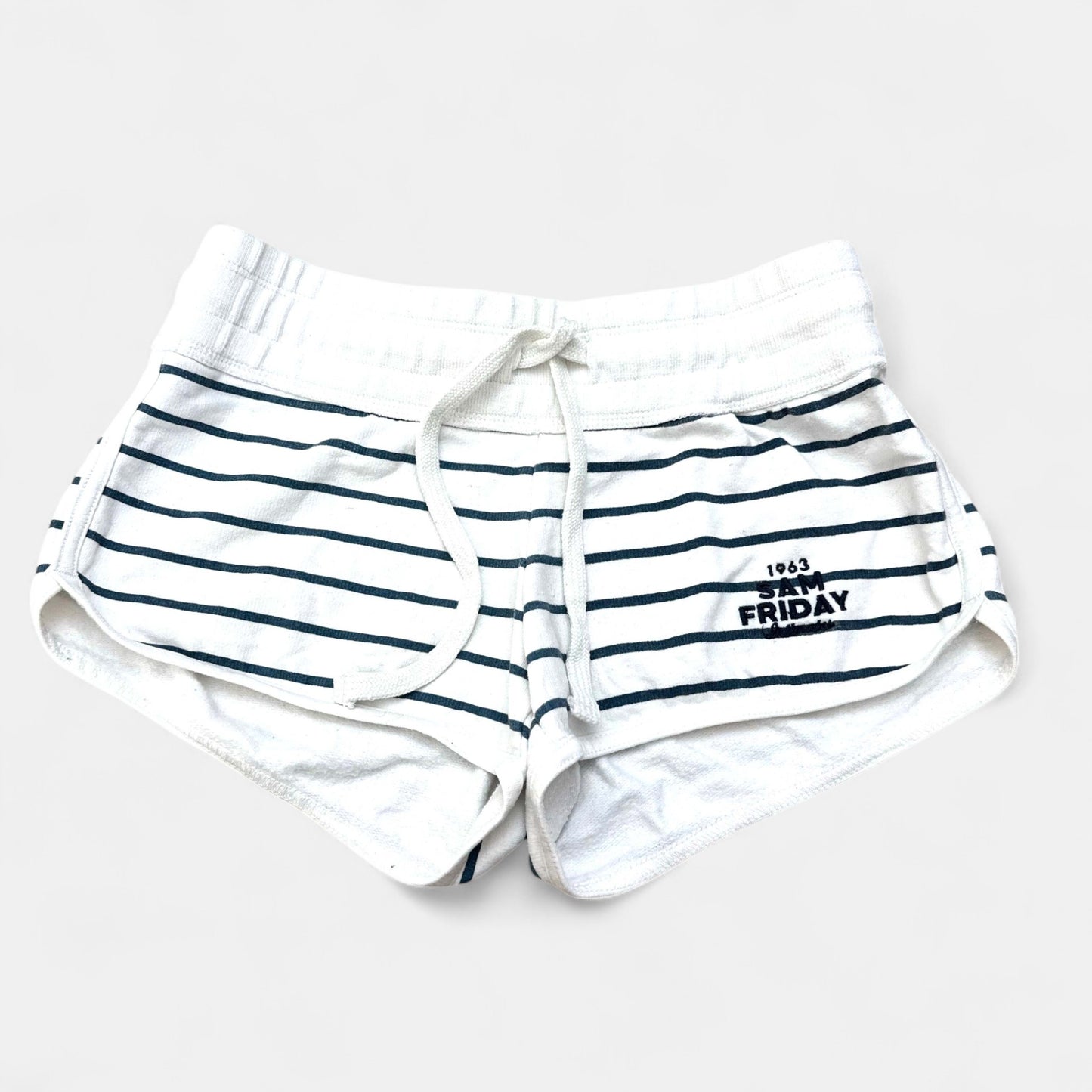 Short Sm Friday : 16 ans