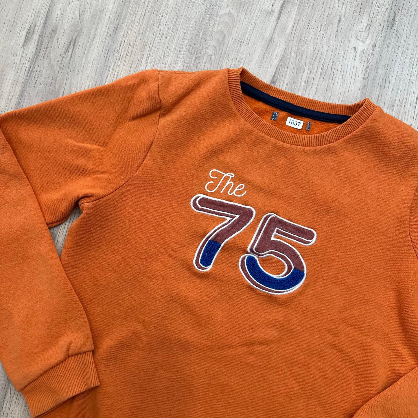 Pull orange : 14 ans