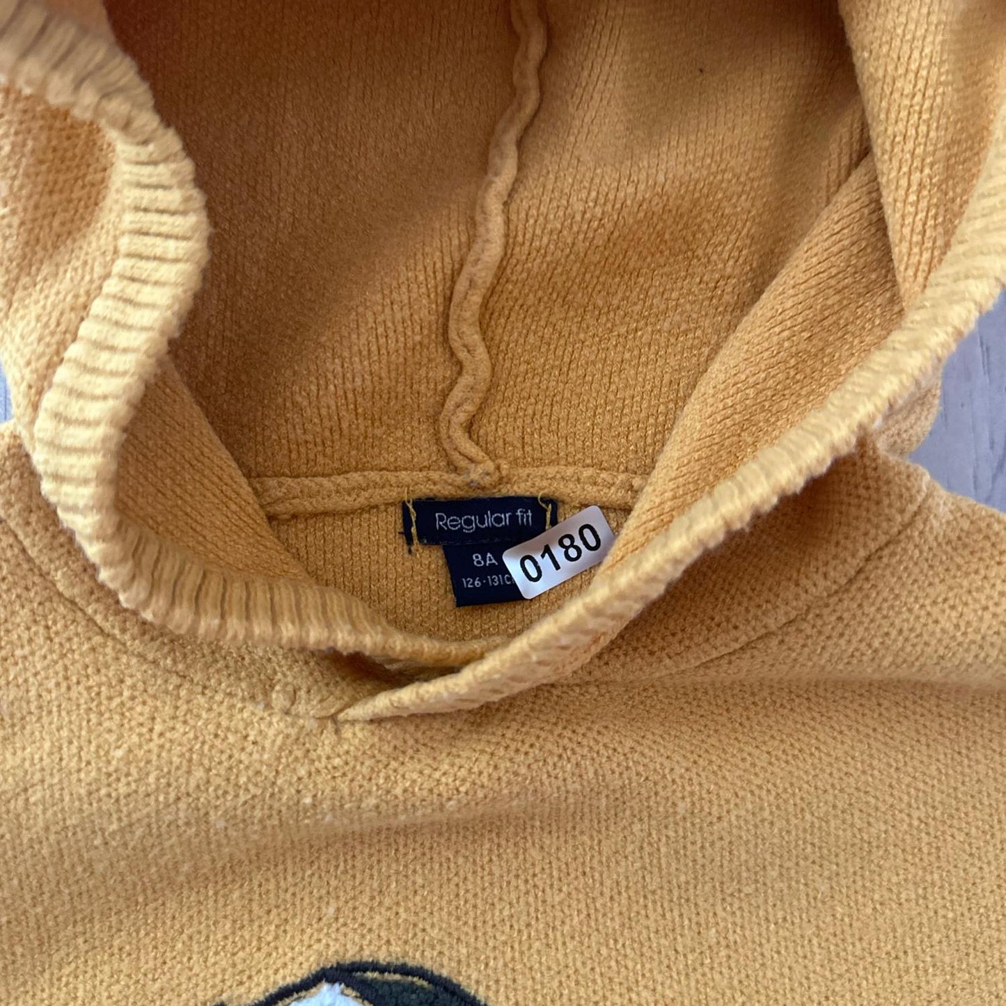 Pull jaune : 8 ans