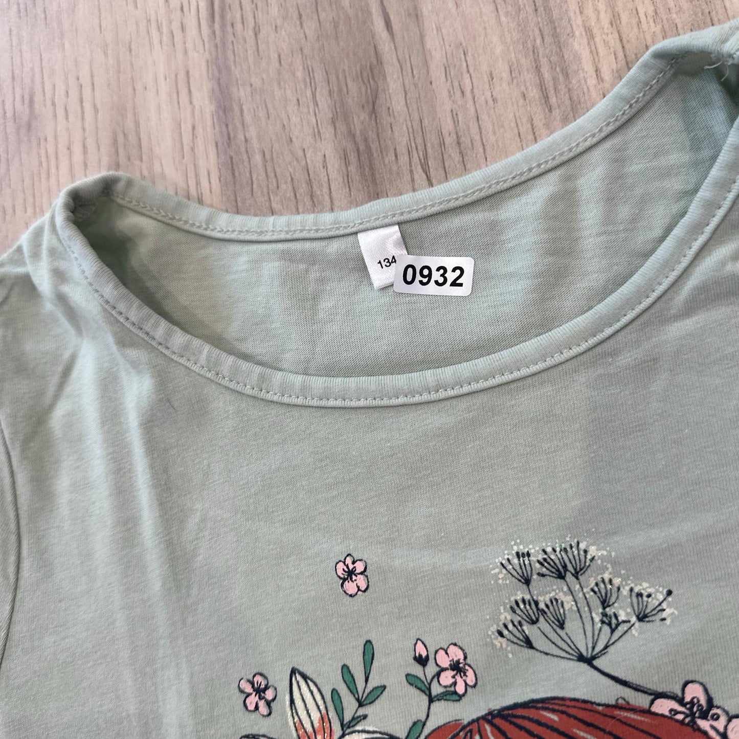 T-Shirt  vert fleurie : 9 ans