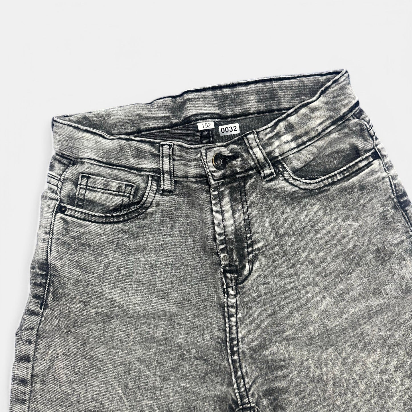 Short gris : 12 ans