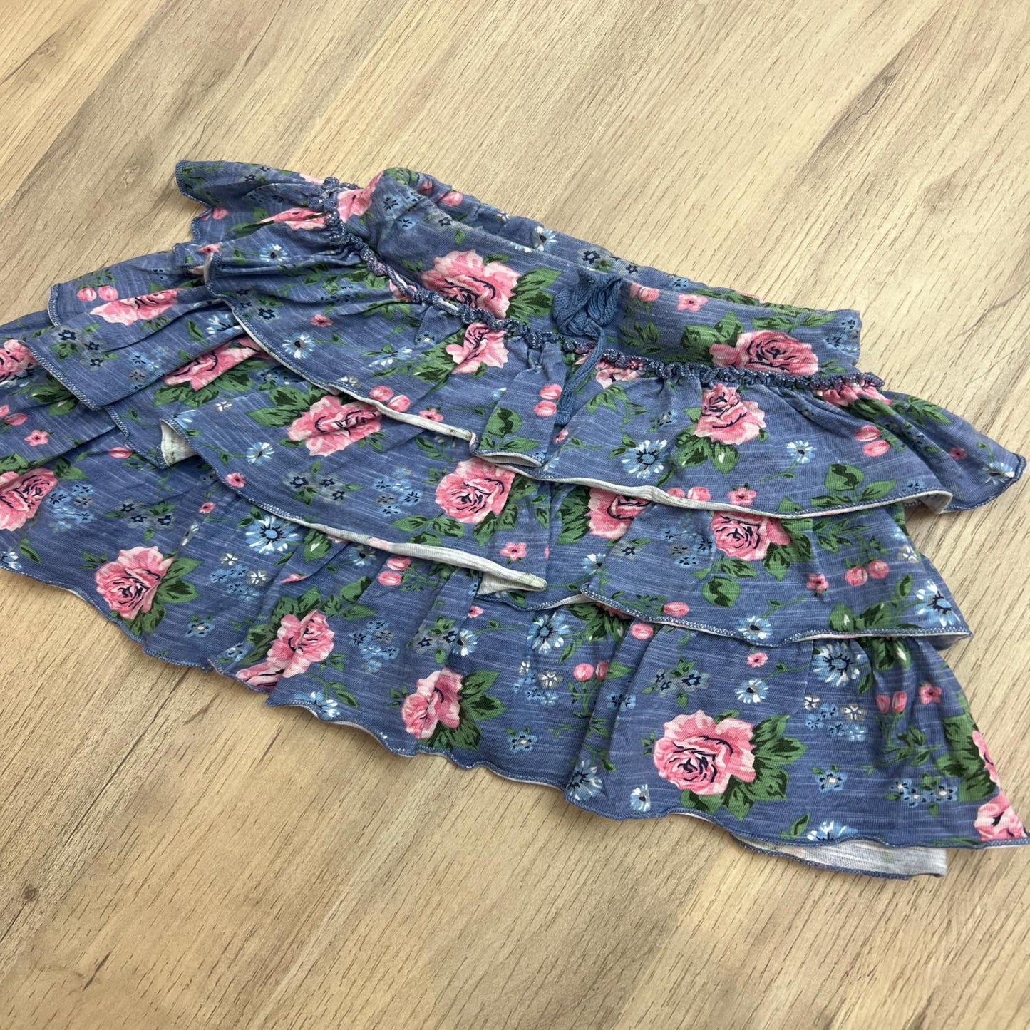 Jupe à fleurs : 4 ans