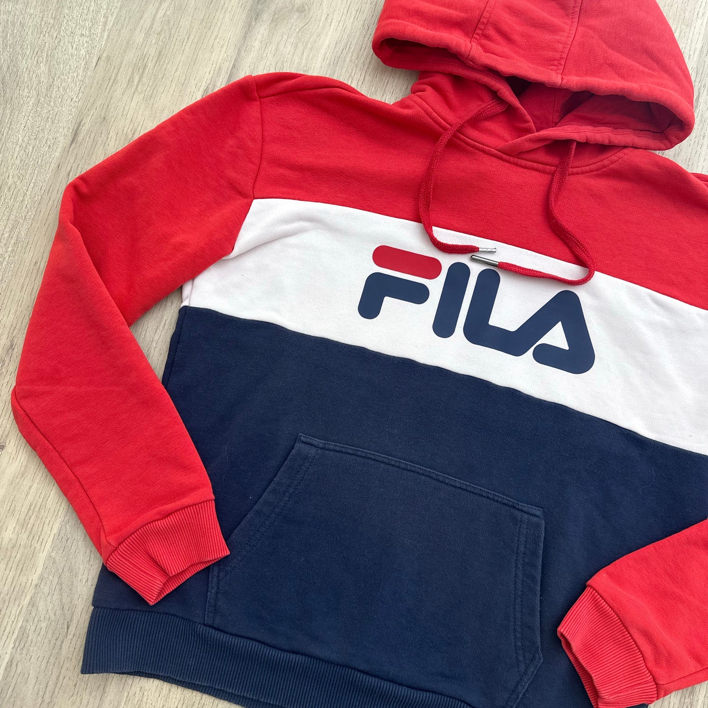 Pull fila : 16 ans