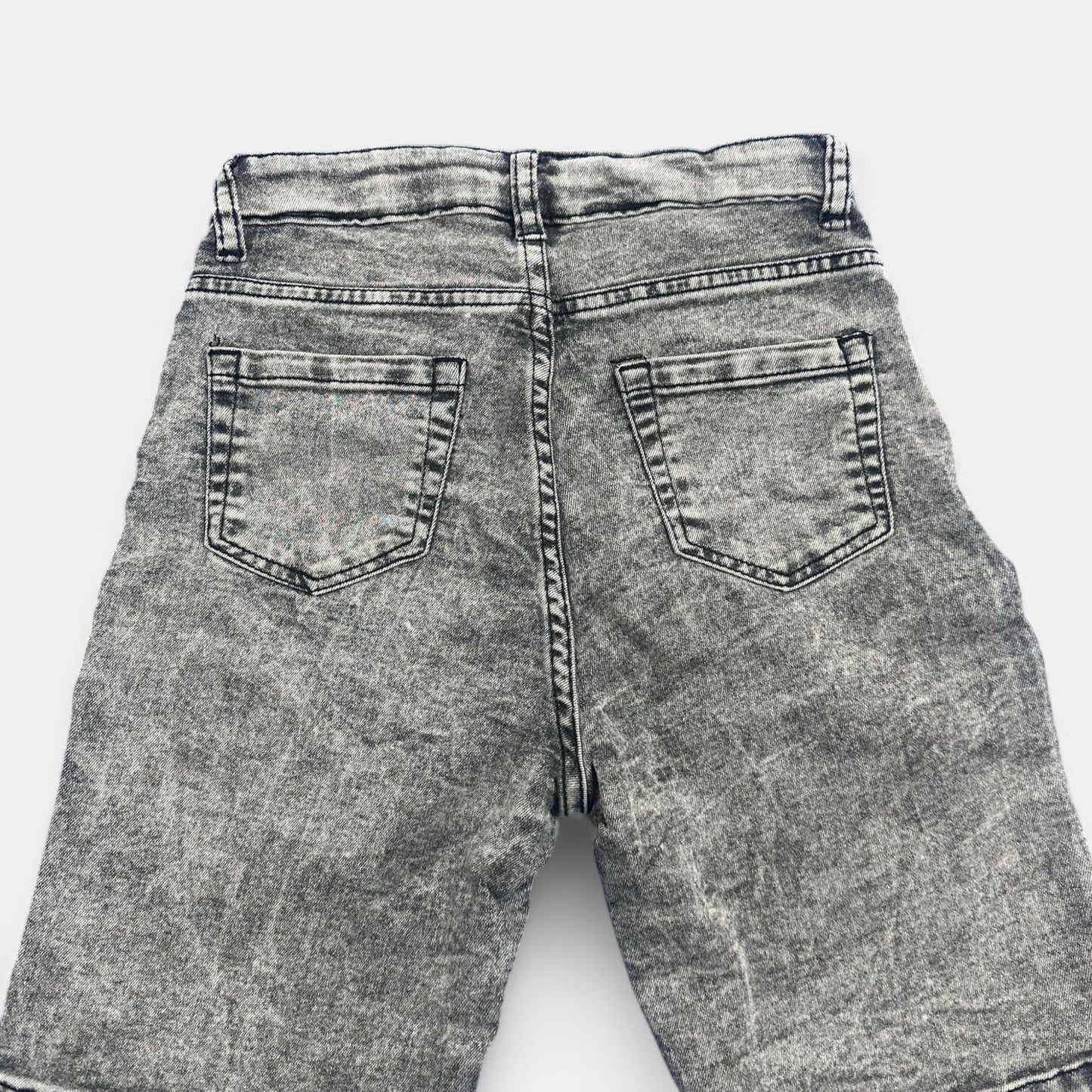 Short gris : 12 ans