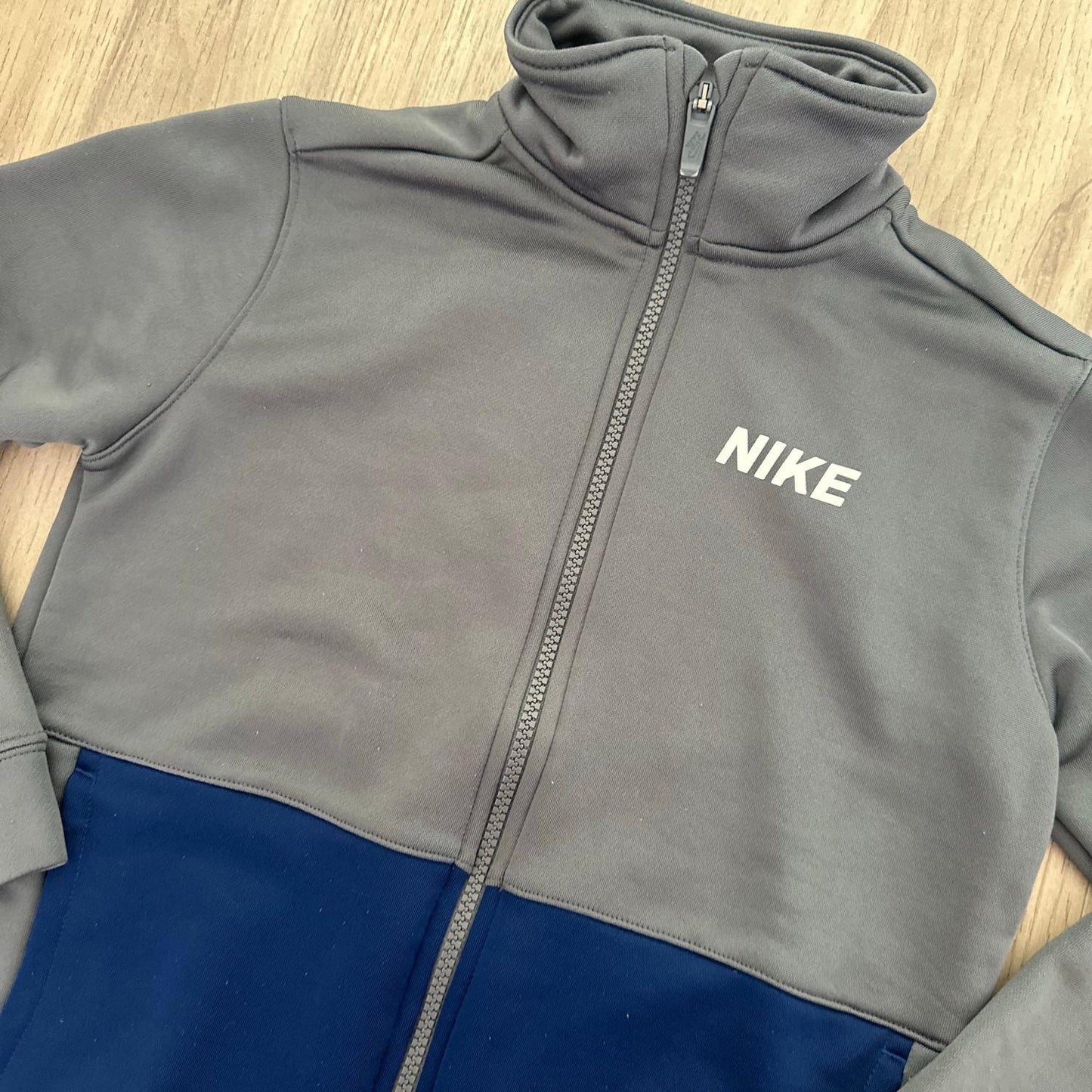 Tenue de sport Nike : 8 ans