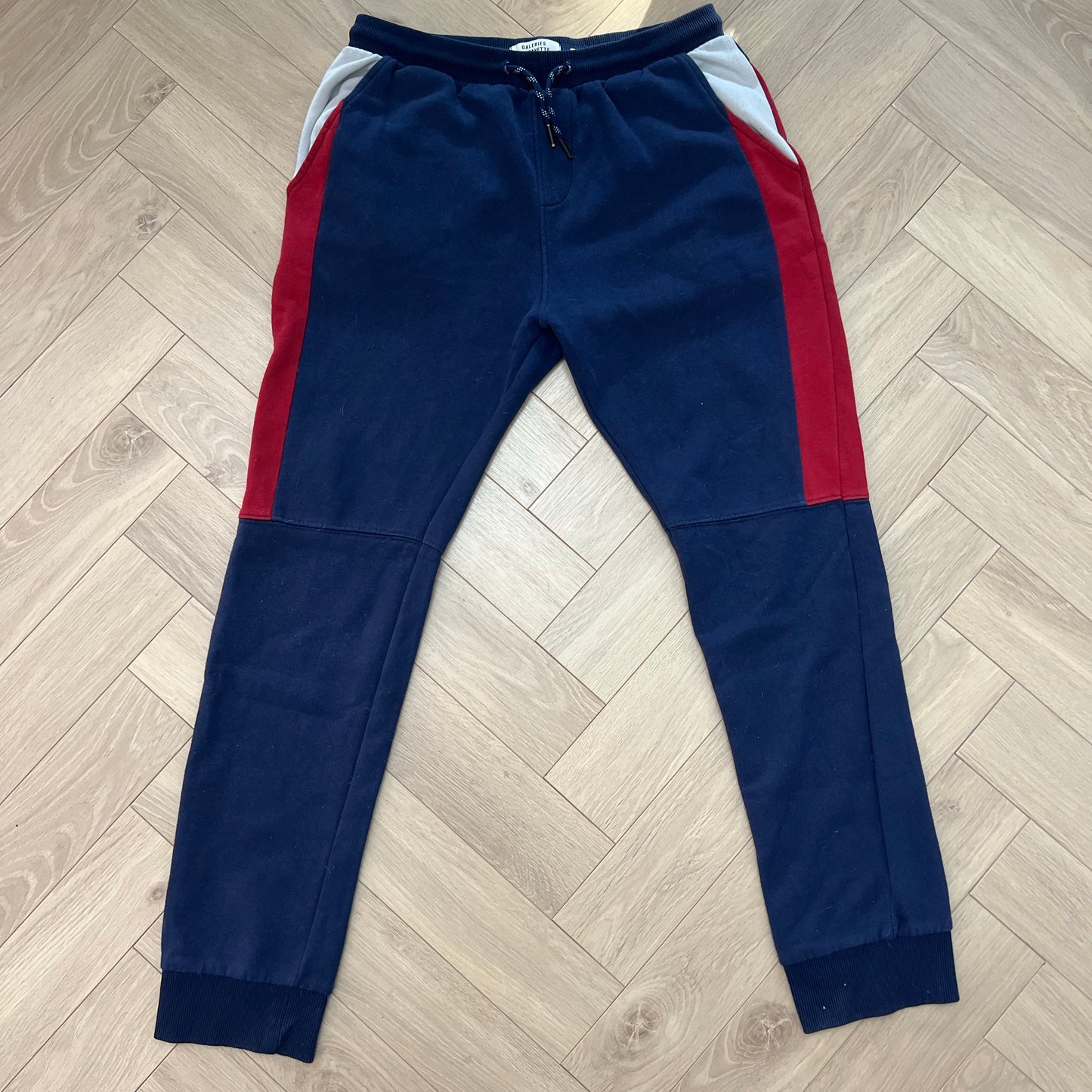 Pantalon Sport Galeries Lafayette : 14 ans