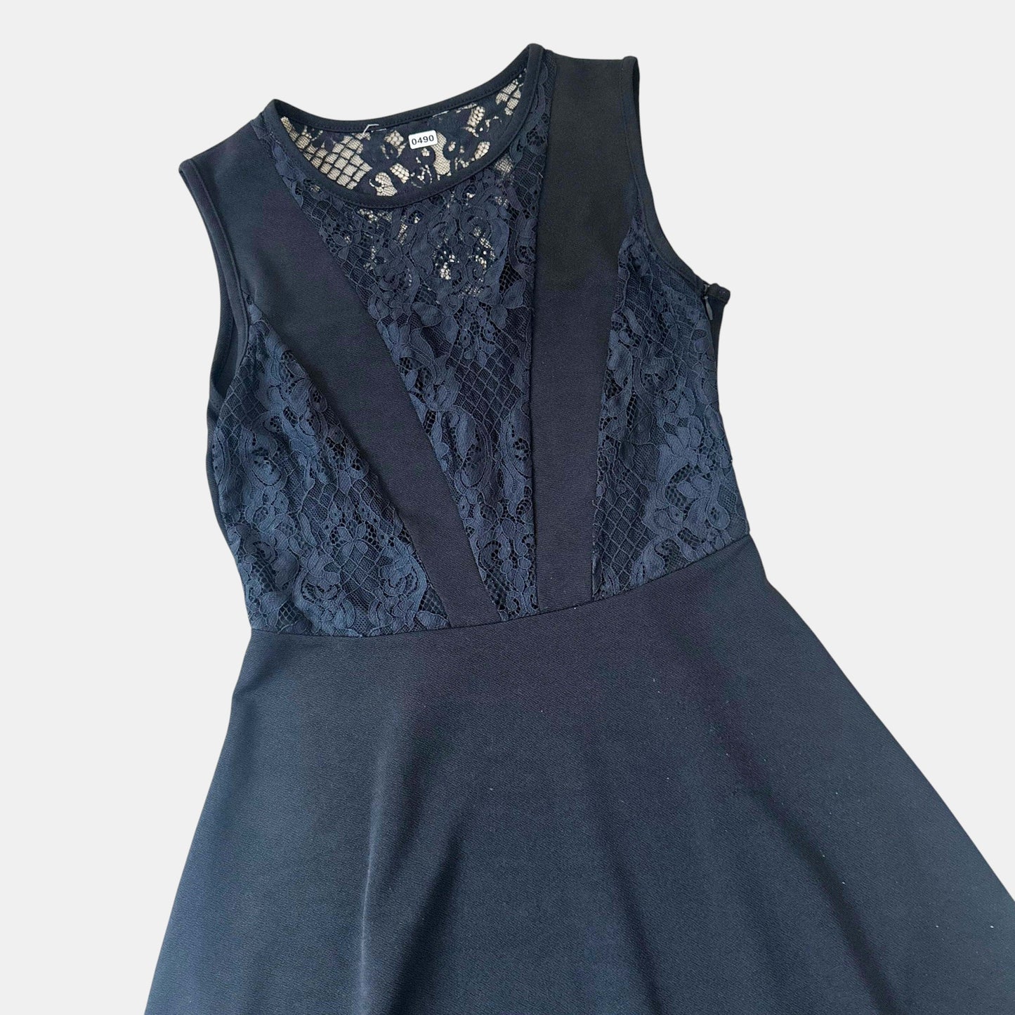 Robe noire : 16 ans