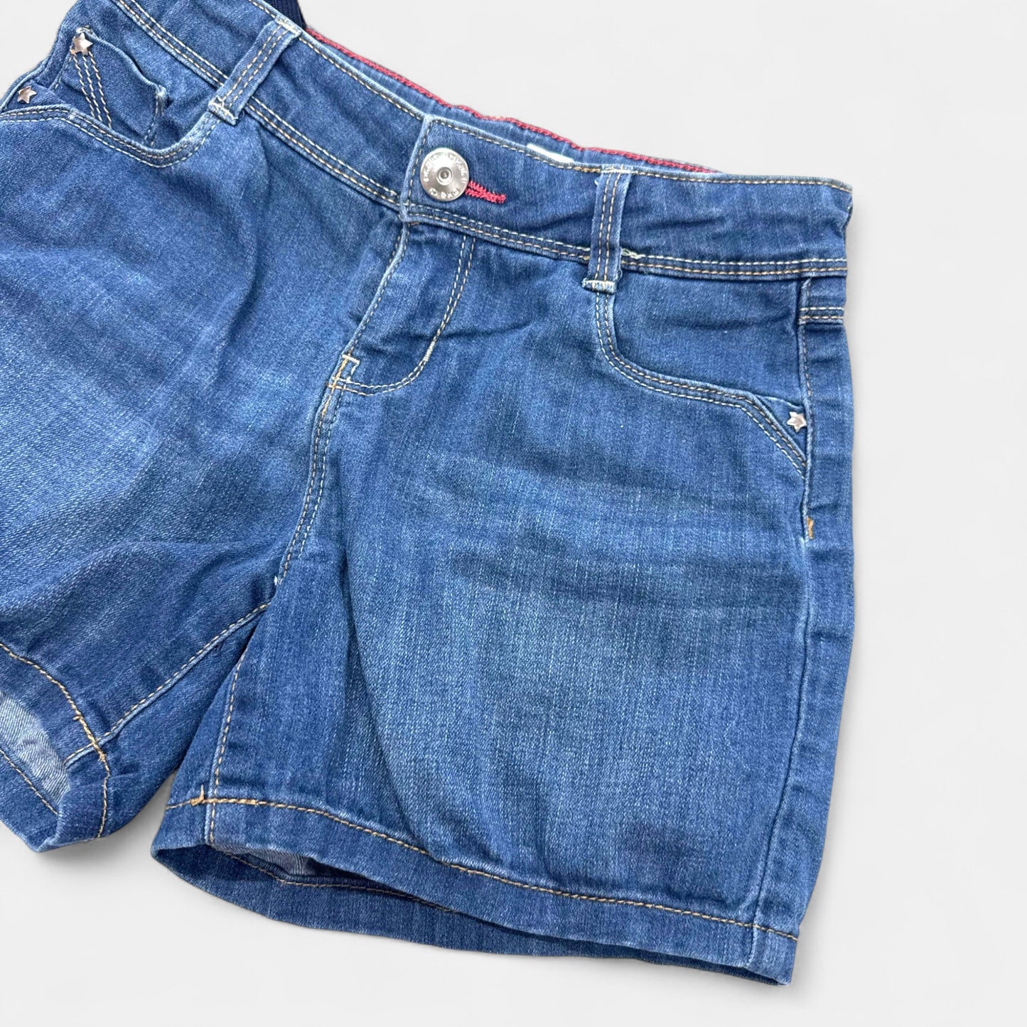 Short Okaïdi : 7 ans