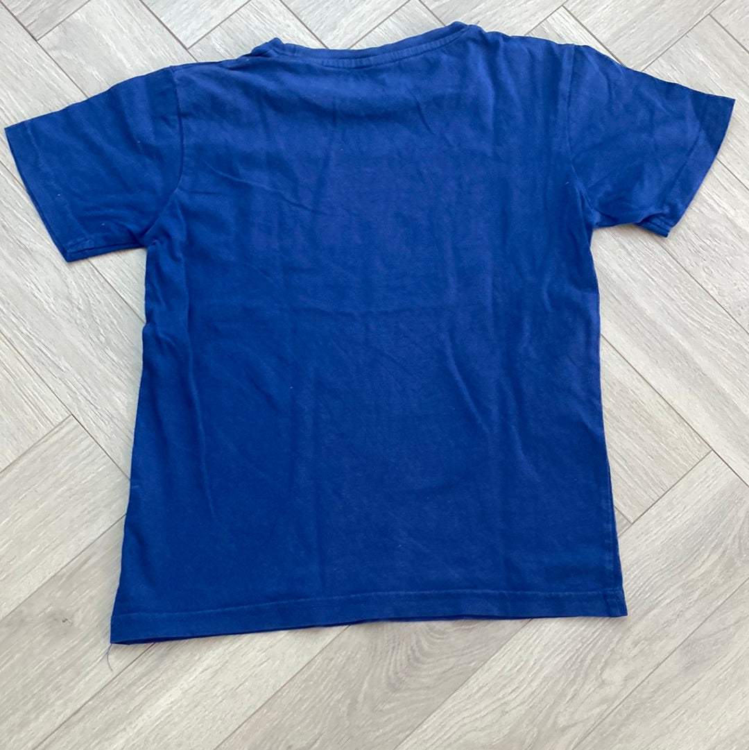 T-shirt tape-à-l’œil : 8 ans