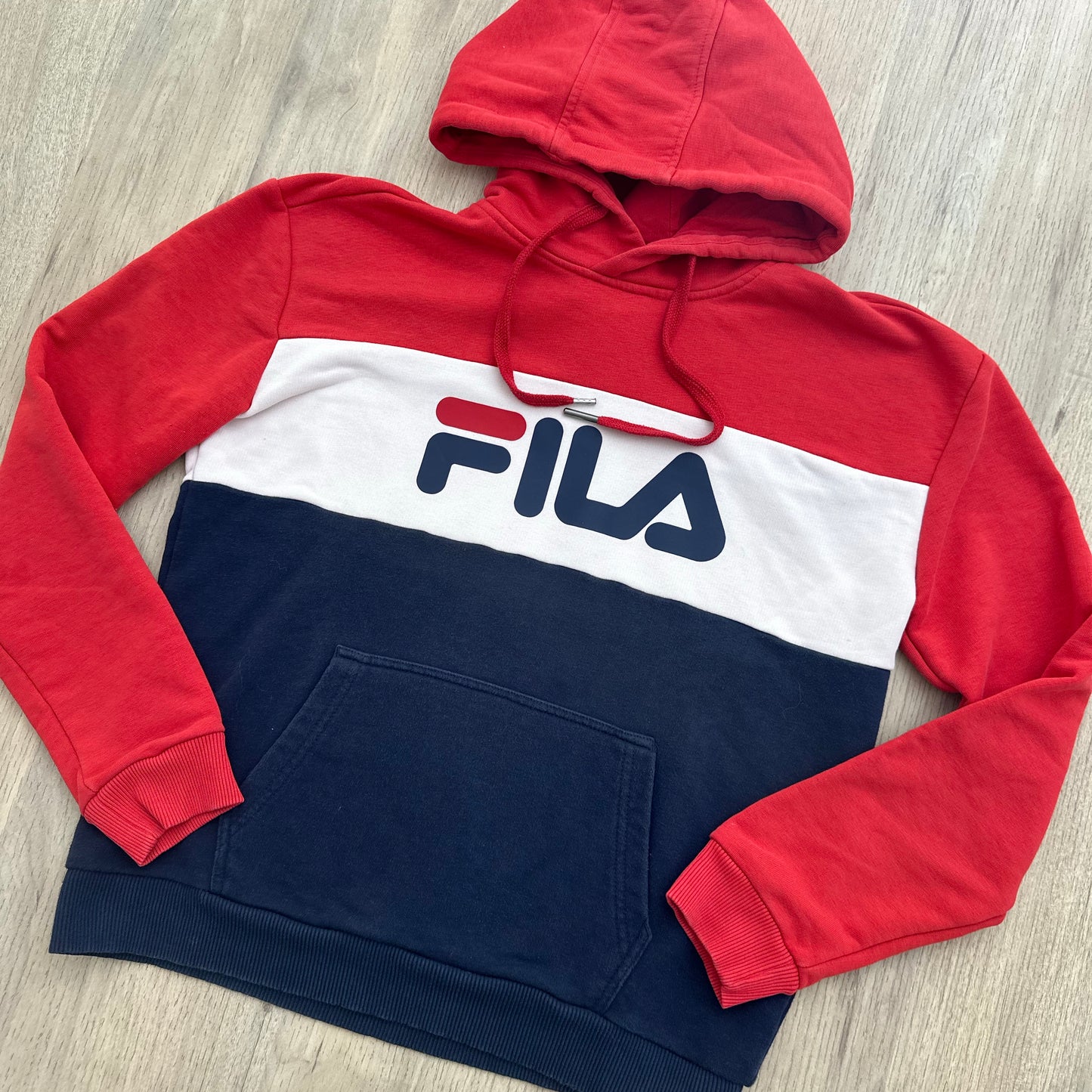 Pull fila : 16 ans