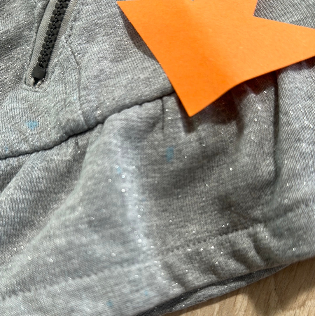 Veste zip, tape-à-l’œil : 8 ans