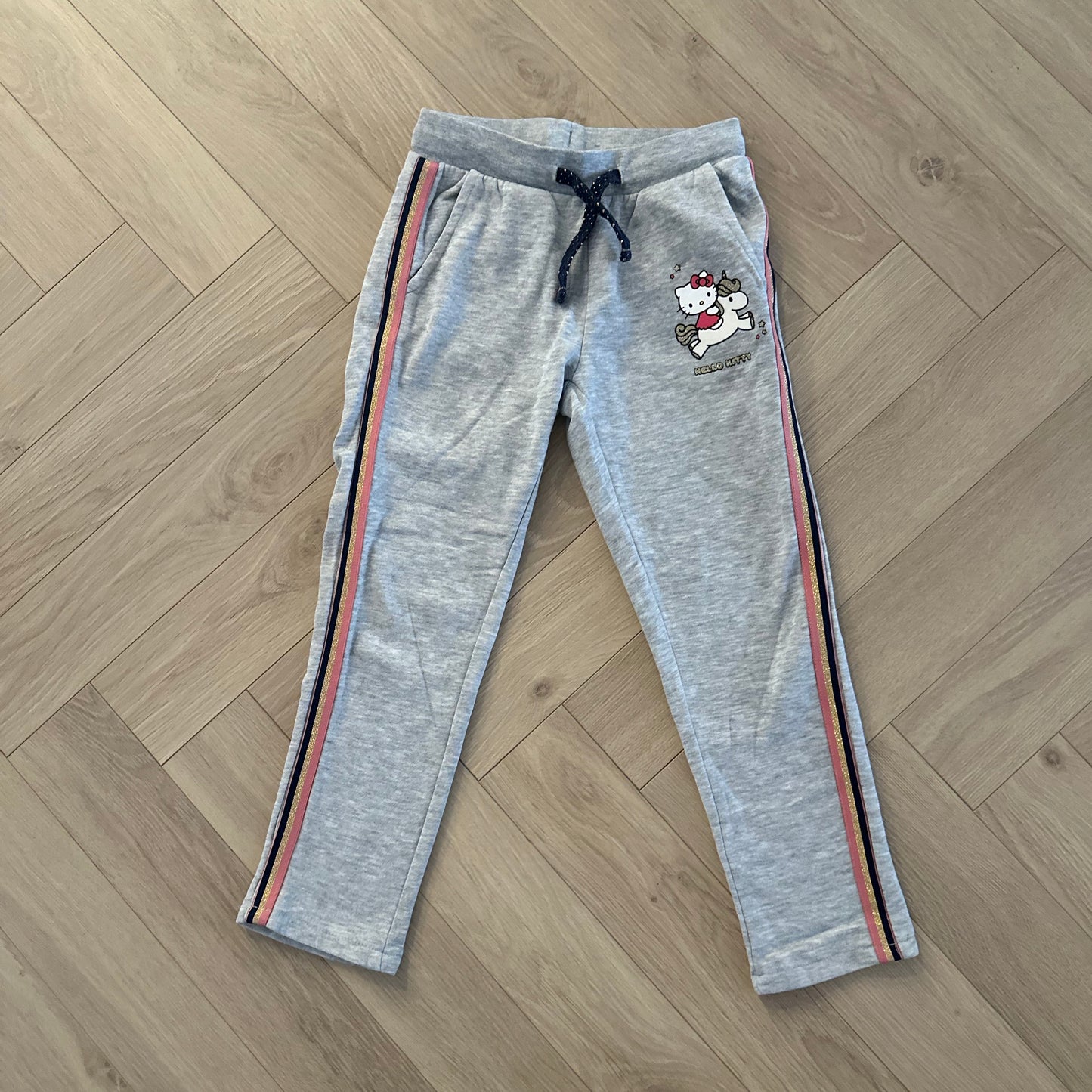 Tenue de sport C&A hello kitty : 6 ans