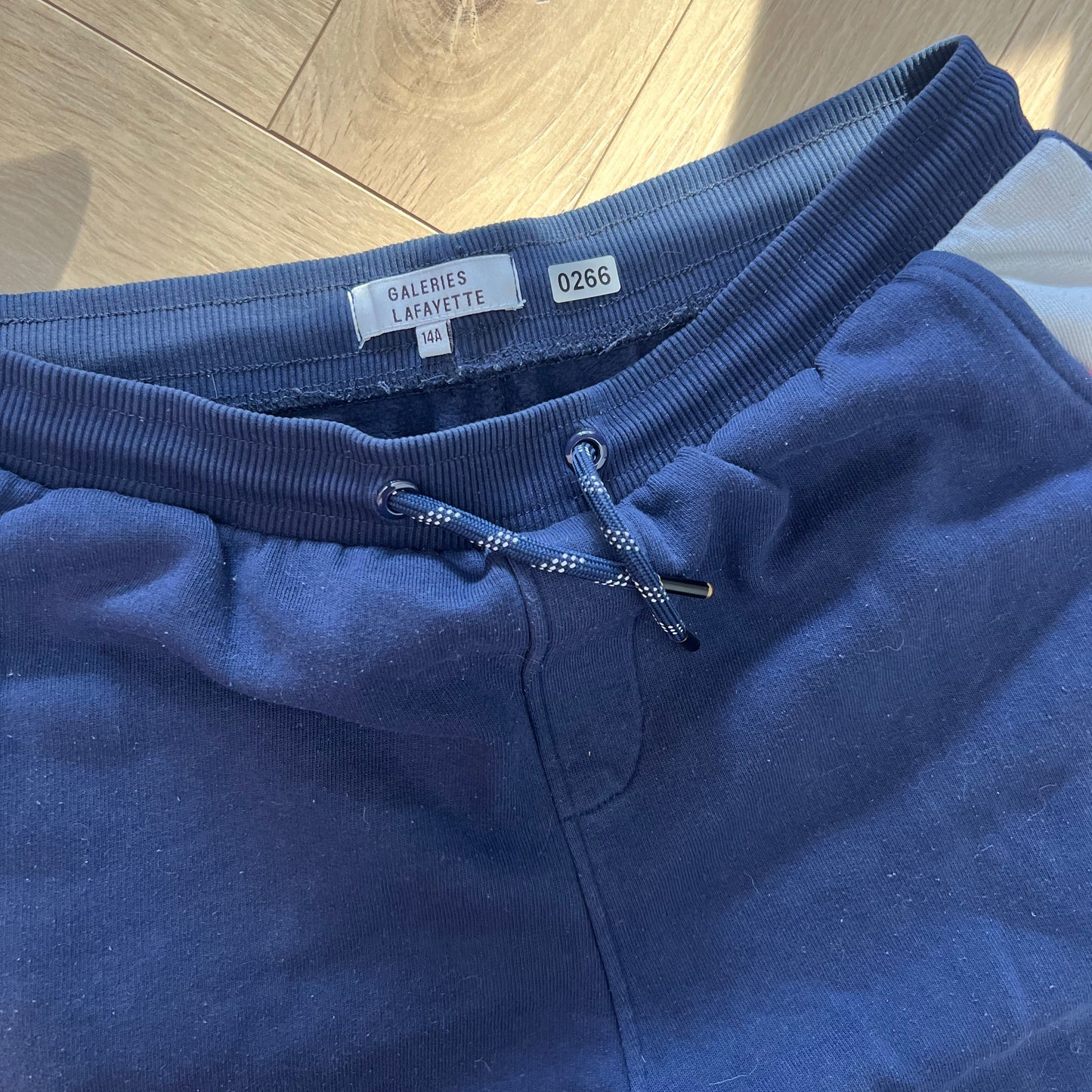 Pantalon Sport Galeries Lafayette : 14 ans