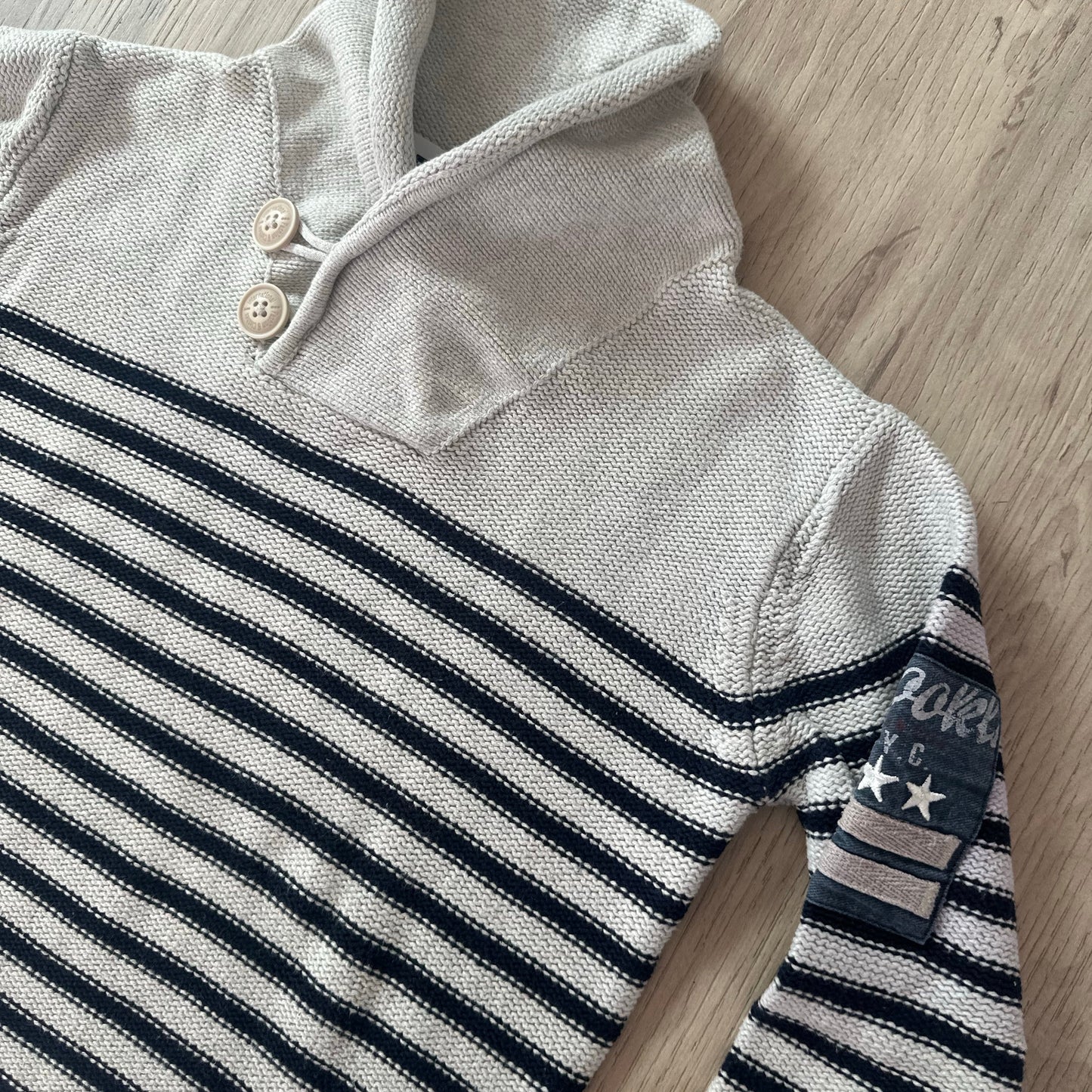 Pull Tape à l'oeil : 8 ans