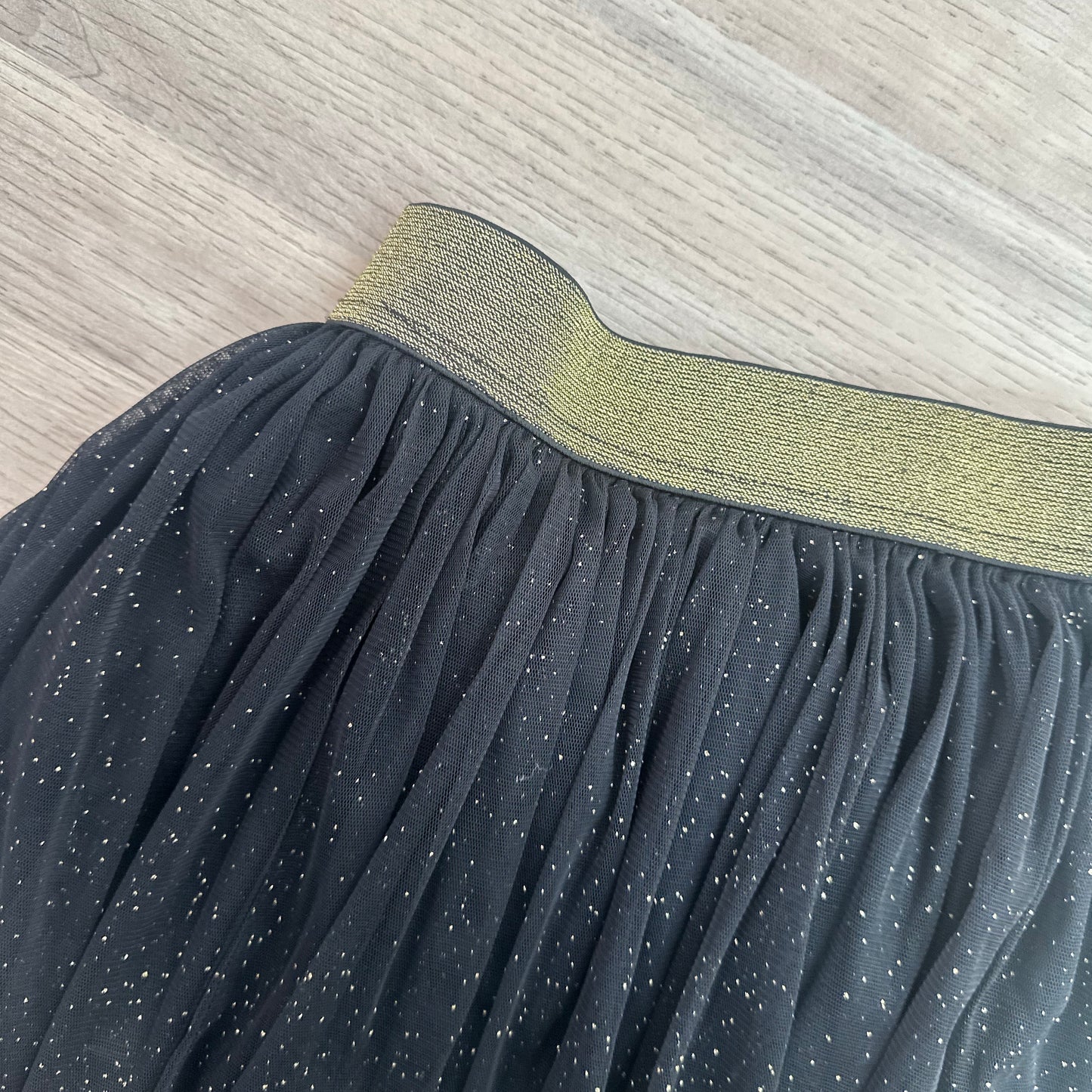 Jupe noir à paillettes dorées : 12 ans