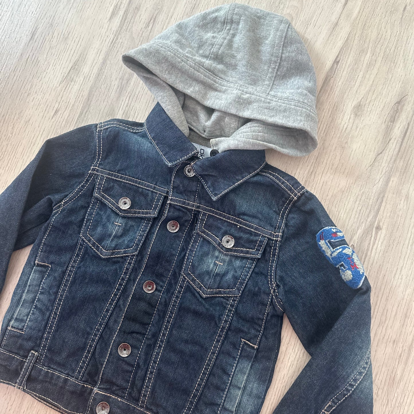 Veste jeans capuche Okaïdi : 4 ans