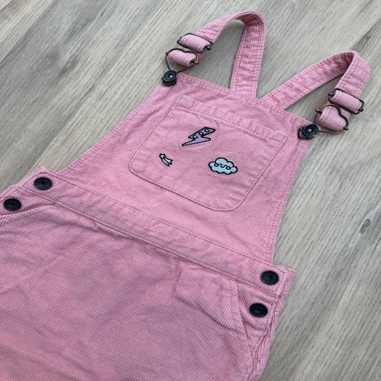 Salopette, in extenso : 4 ans