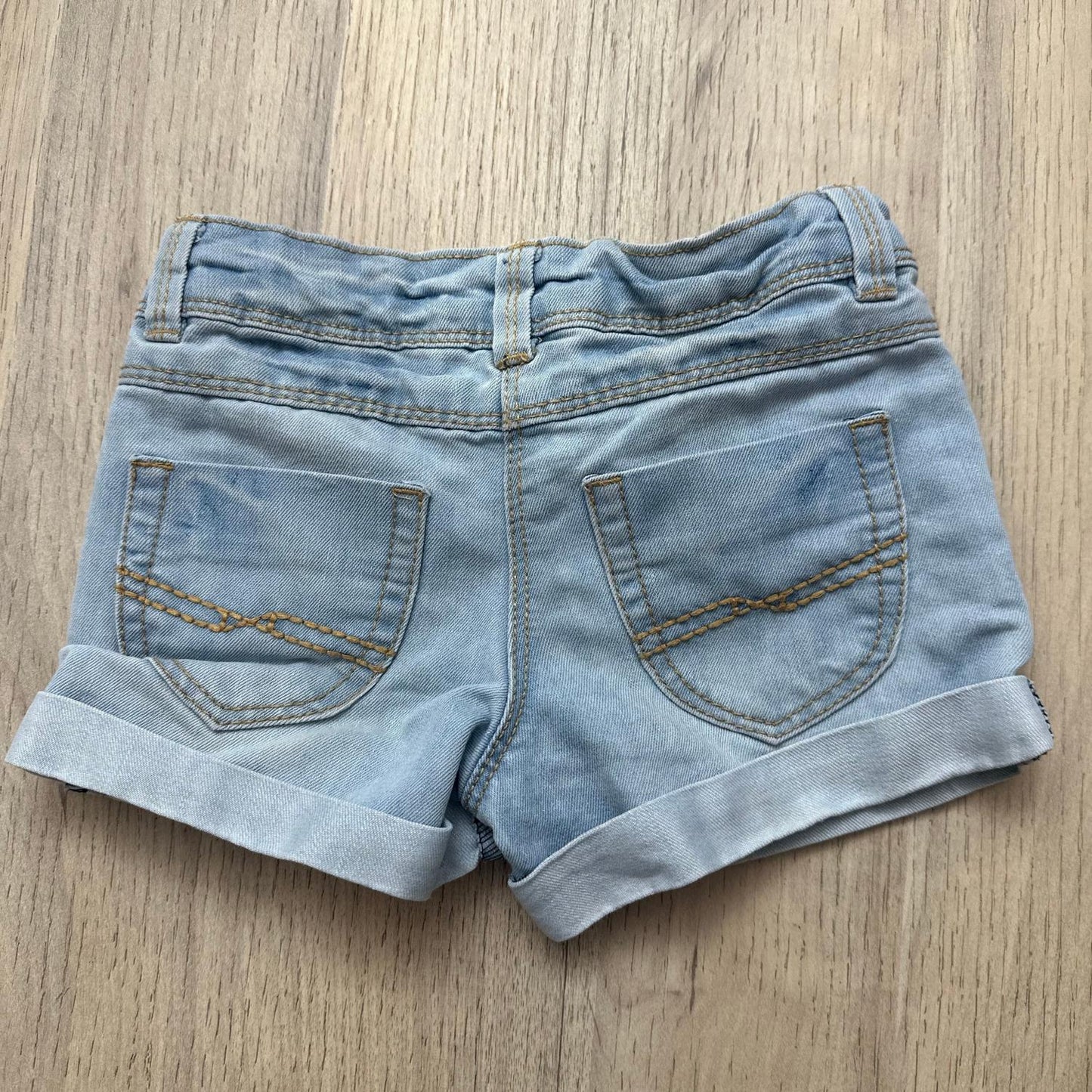Short Tape à l'oeil : 3 ans