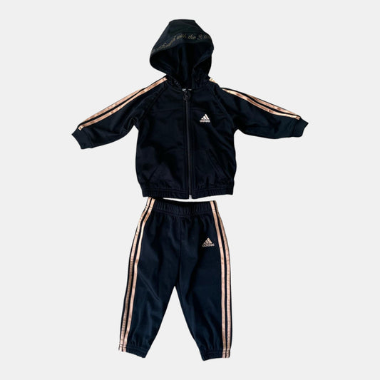 Tenue de sport Adidas : 12 mois