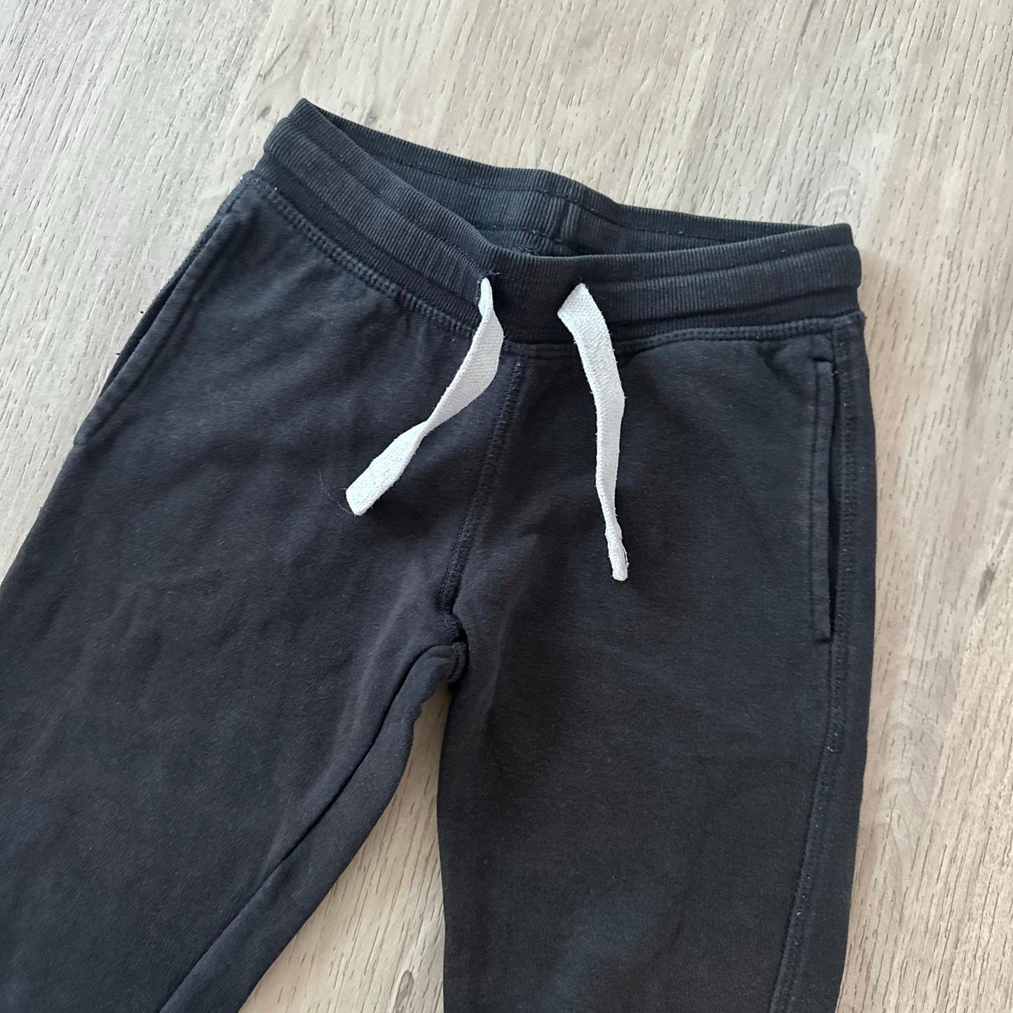 Pantalon : 6 ans