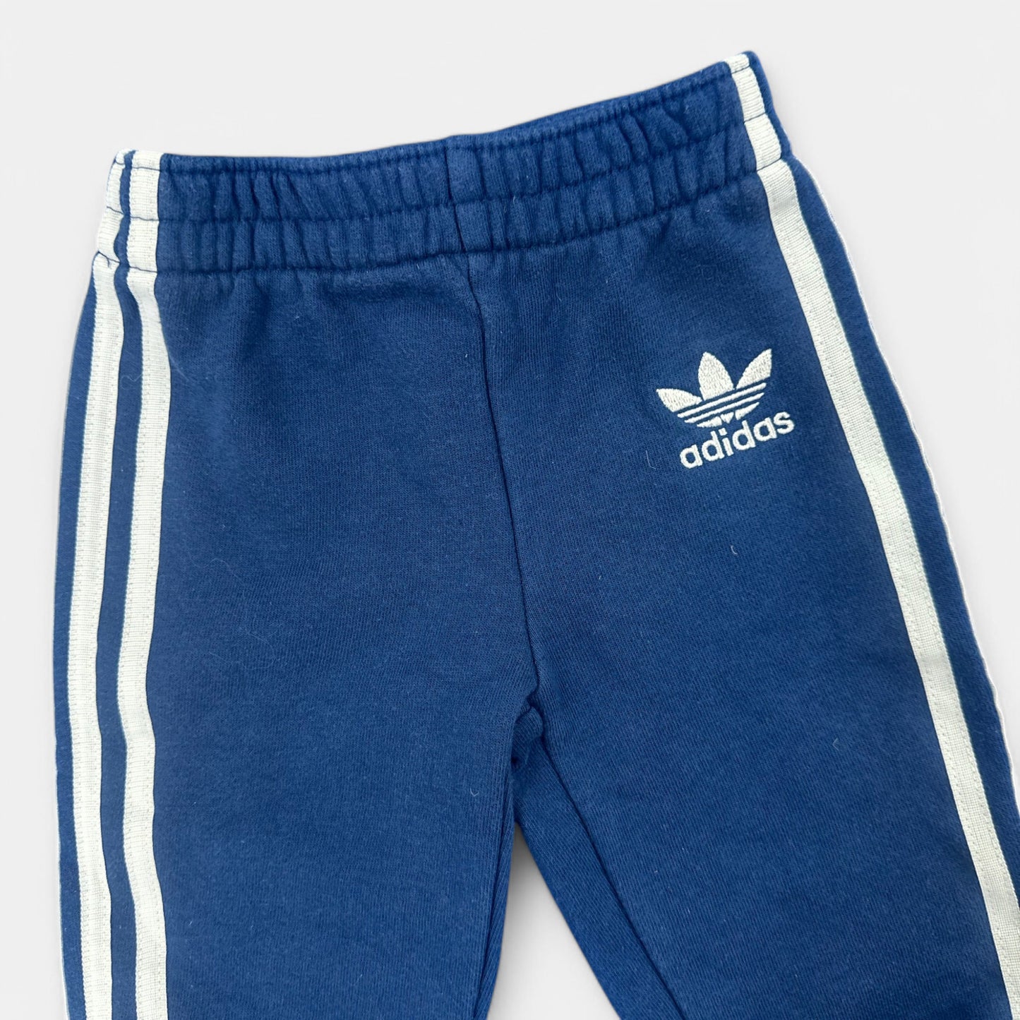 Pantalon Adidas : 6 mois