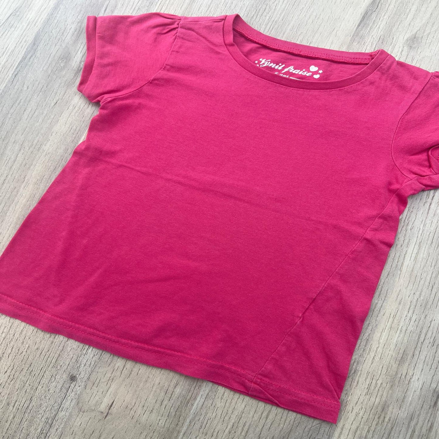 T-shirt Vynil Fraise : 6 ans