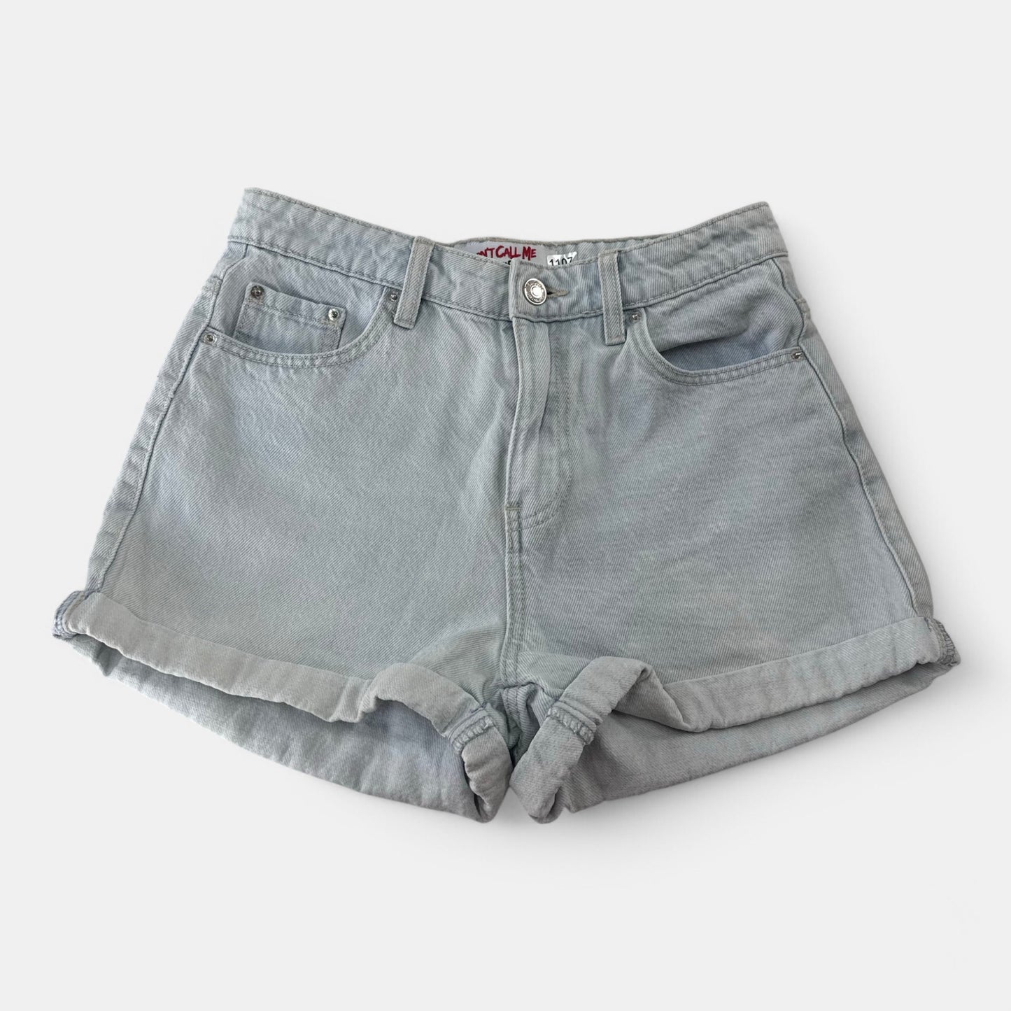 Short jennifer : 16 ans