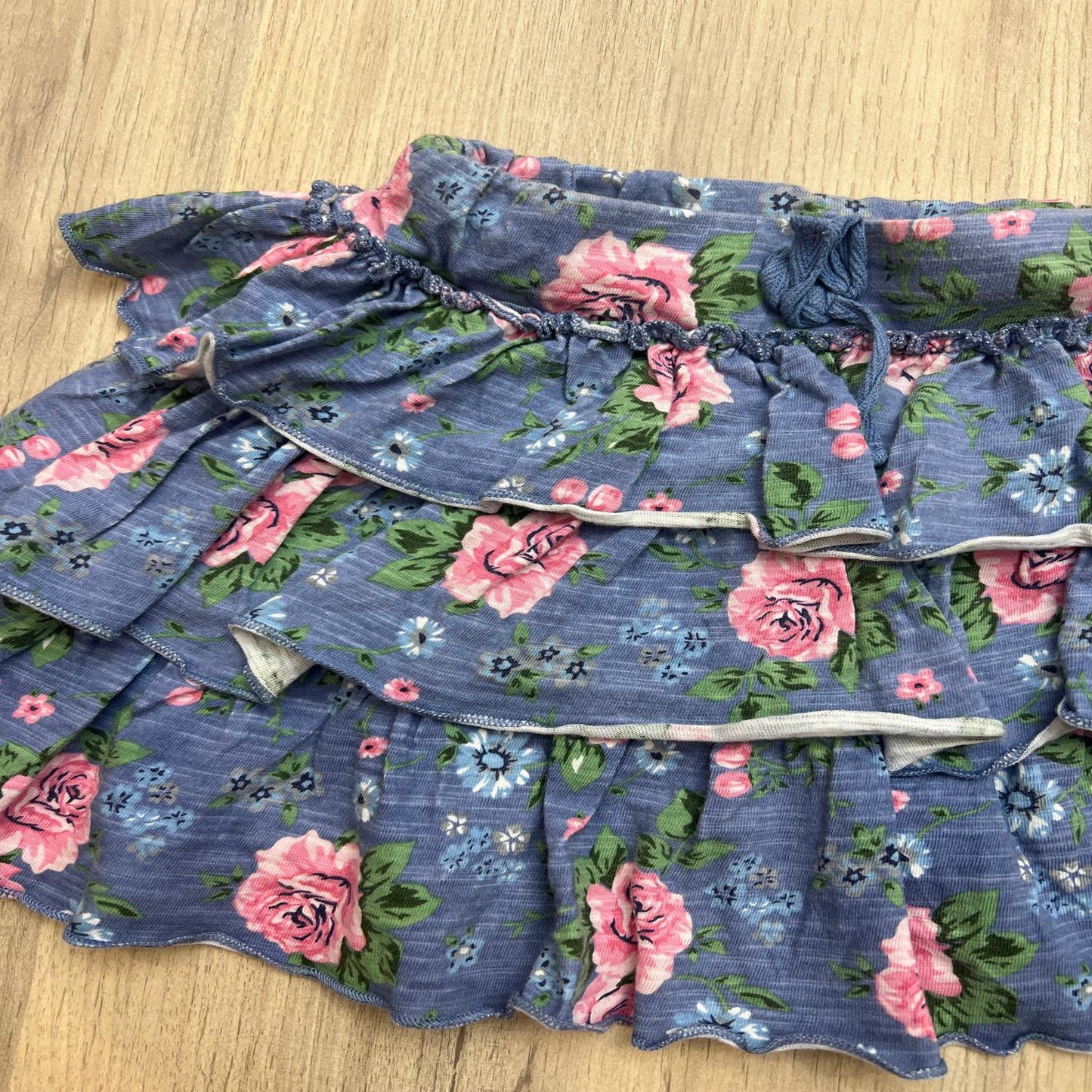 Jupe à fleurs : 4 ans