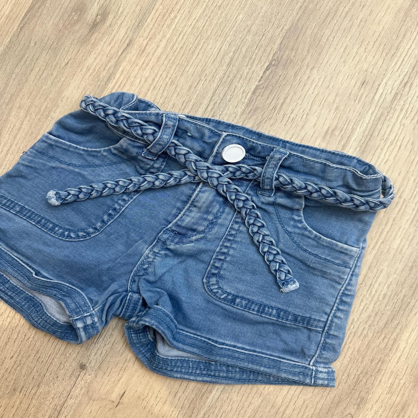 Short essentiel u : 4 ans