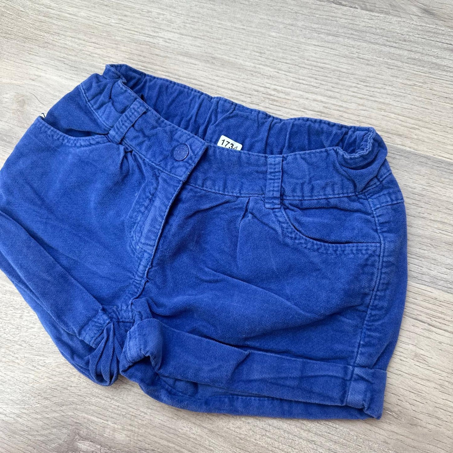 Short NKY : 8 ans