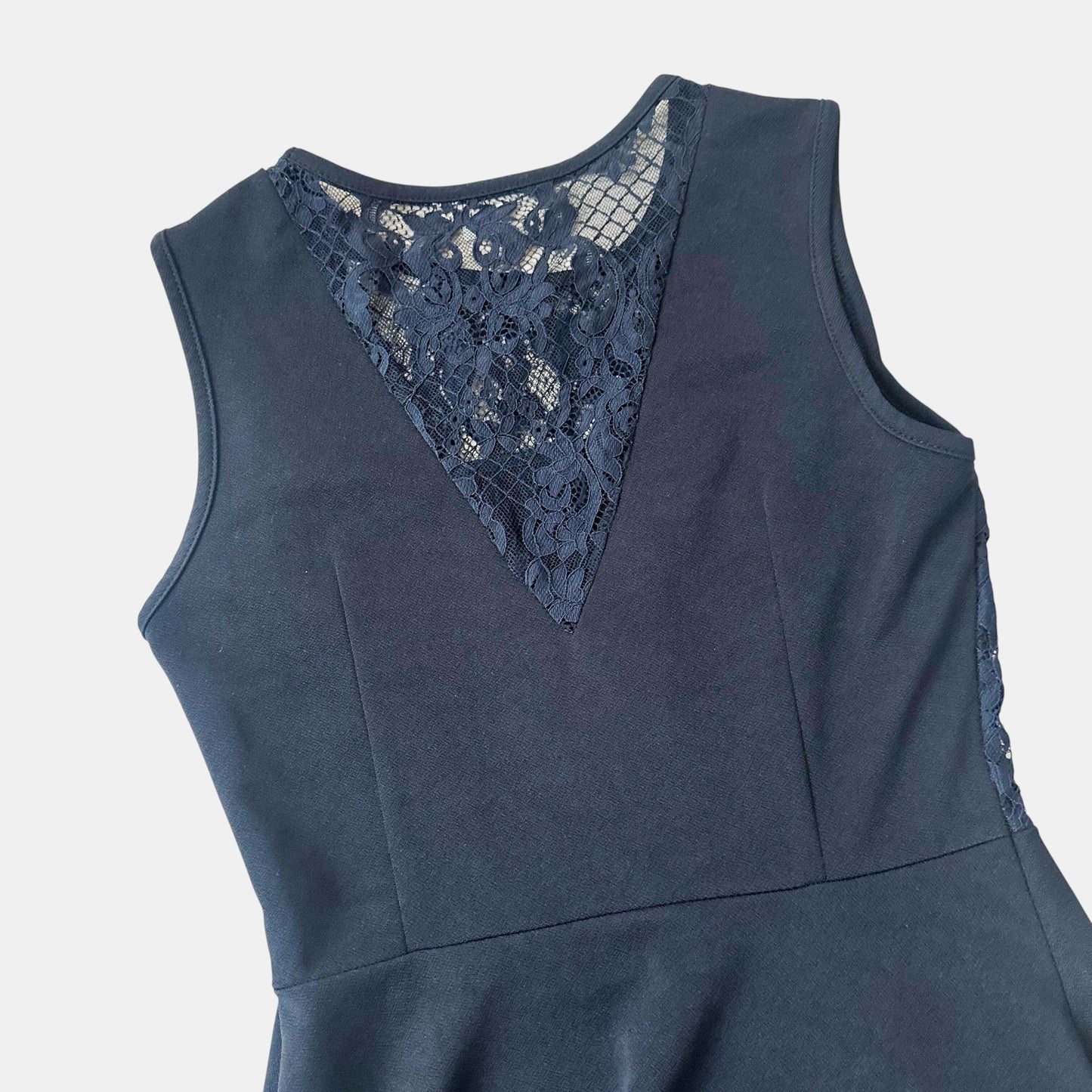 Robe noire : 16 ans