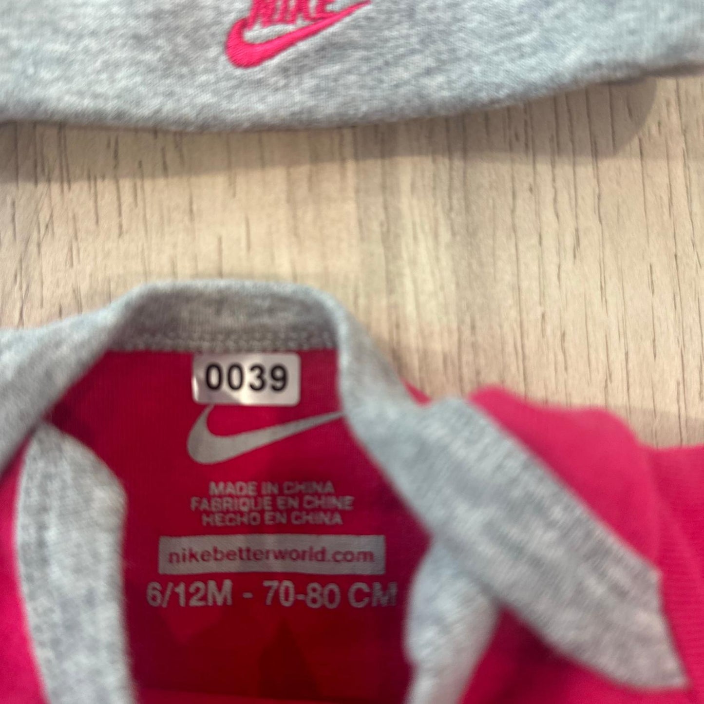 Ensemble Body et bonnet Nike : 6 mois