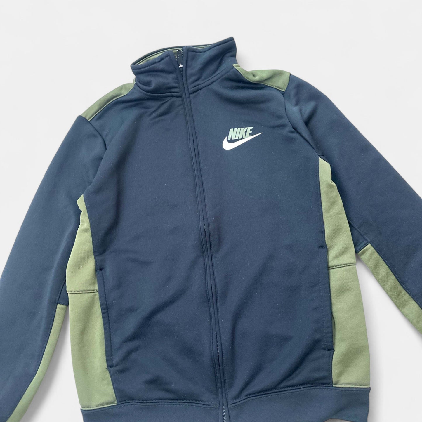 Veste sport Nike : 12 ans