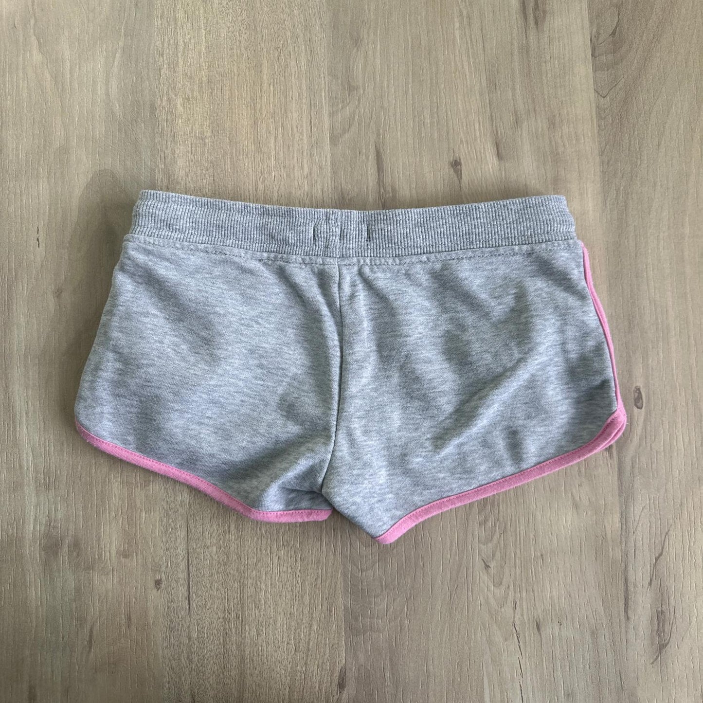 Short Inextenso : 6 ans