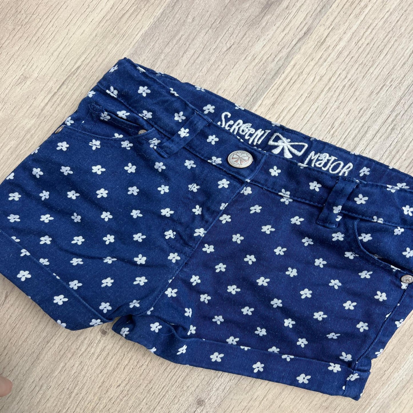 Short, sergent Major : 3 ans