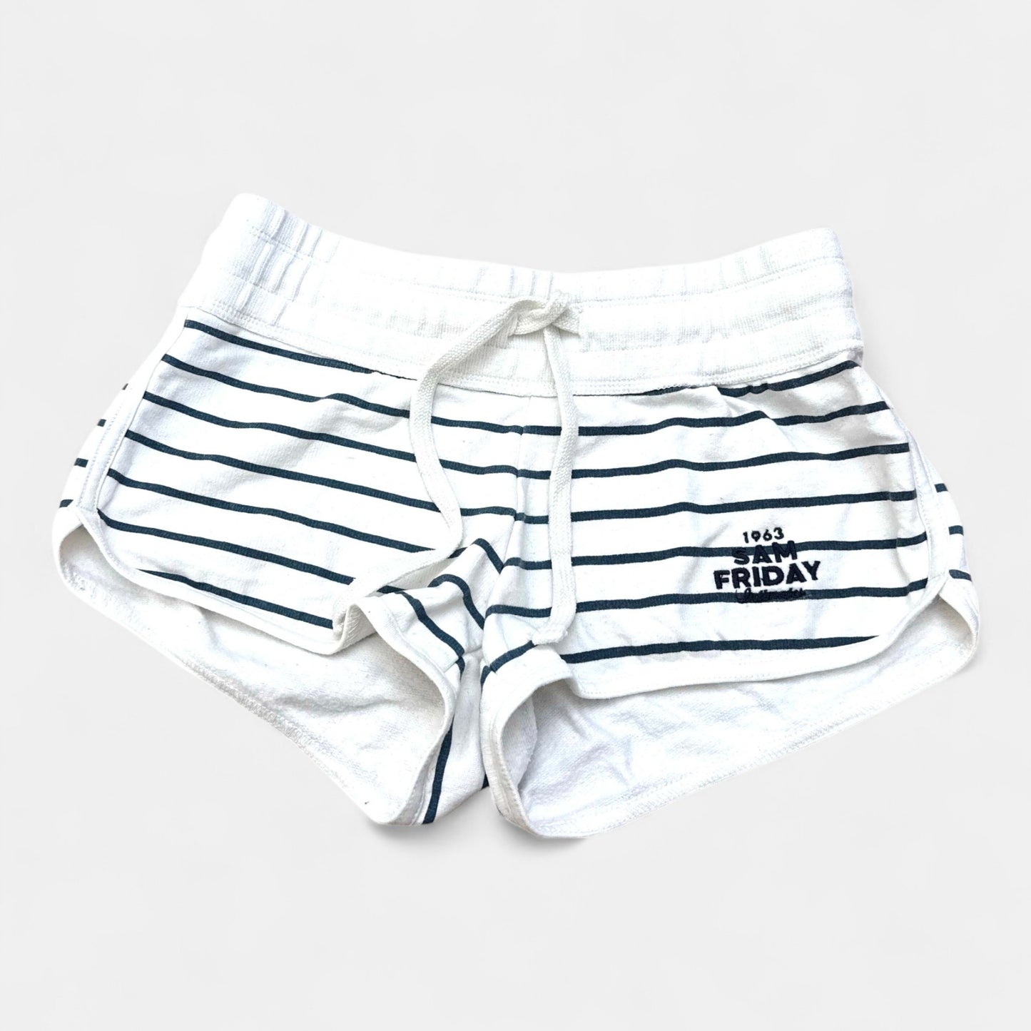 Short Sm Friday : 16 ans