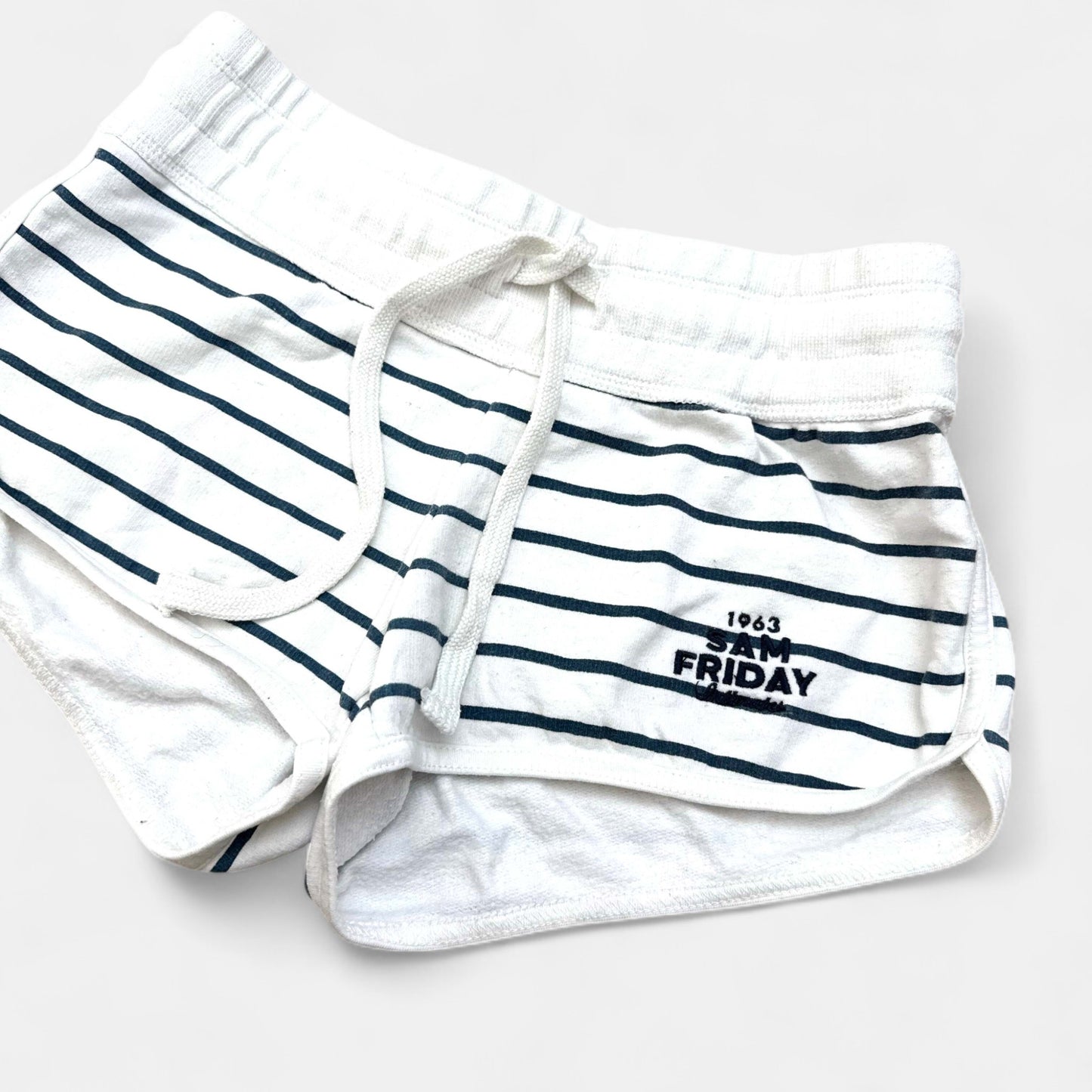 Short Sm Friday : 16 ans