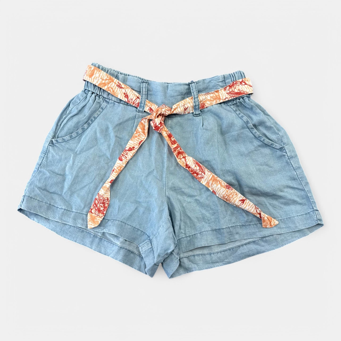 Short Esmara : 16 ans